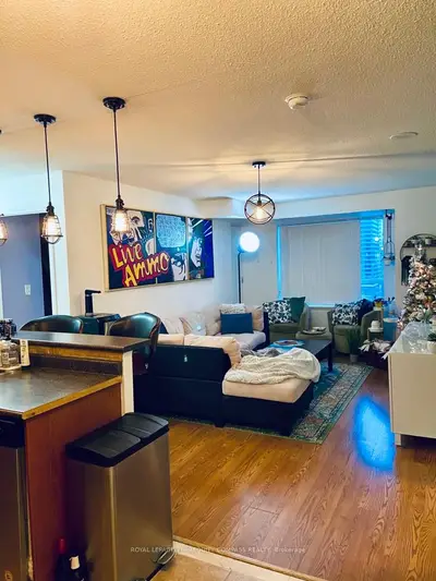 39 Oneida Crescent 1115, Richmond Hill, On L4b 4t9