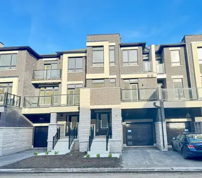 Att/Row/Townhouse in Richmond Hill