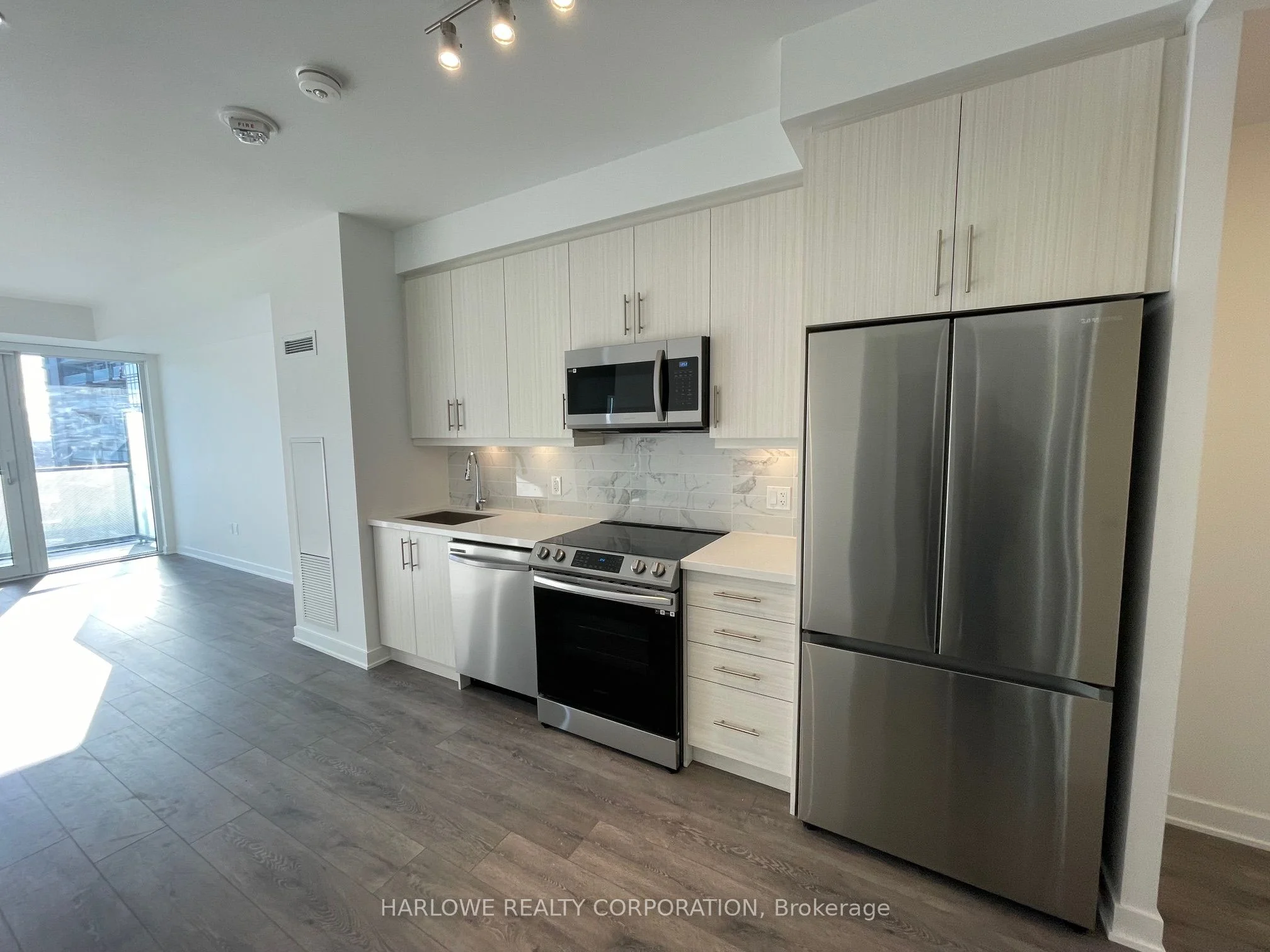 105 Oneida Crescent 1508, Richmond Hill, On L4b 0h6