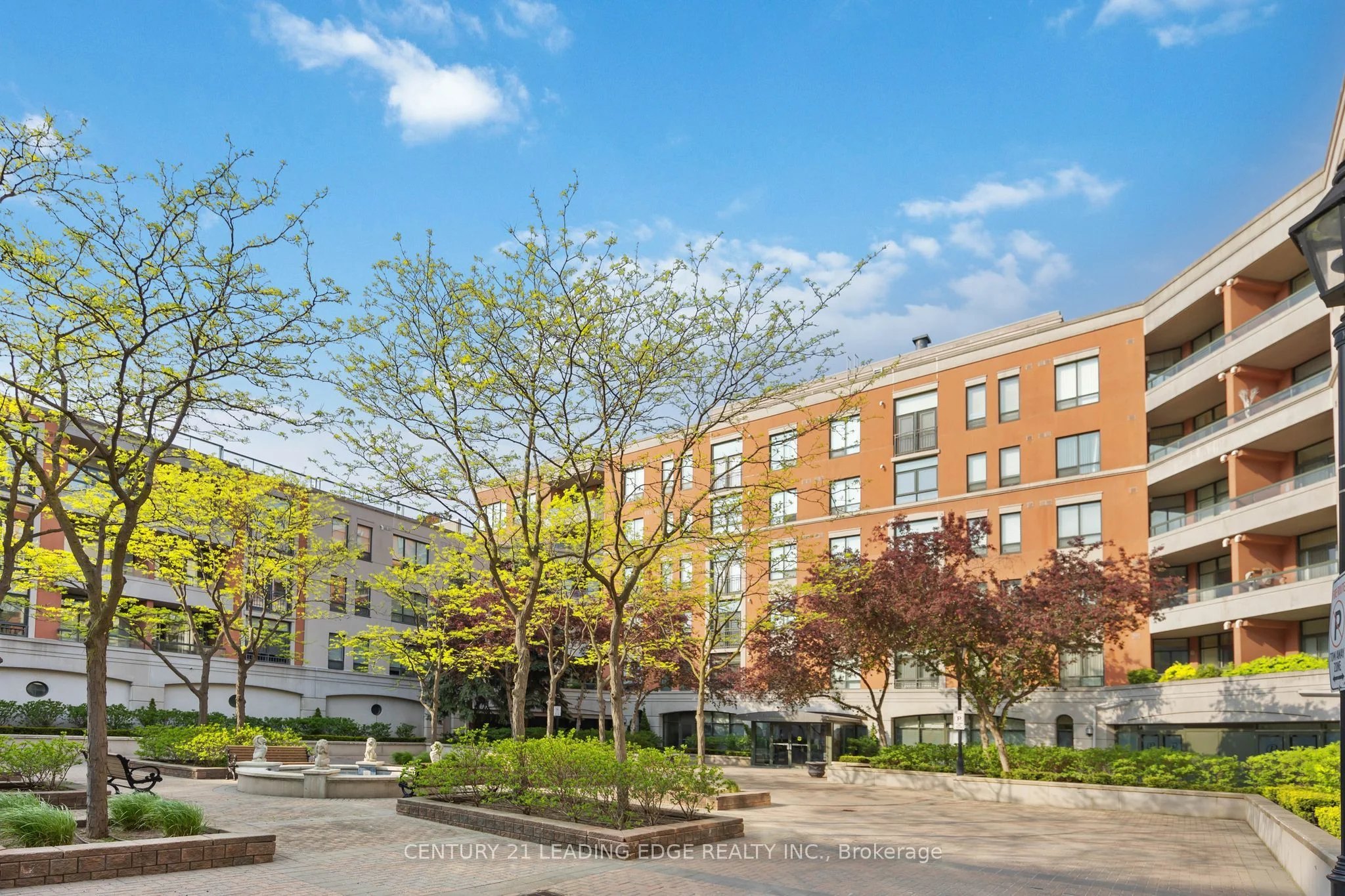 53 Woodbridge Avenue 201, Vaughan, ON L4L 9K9