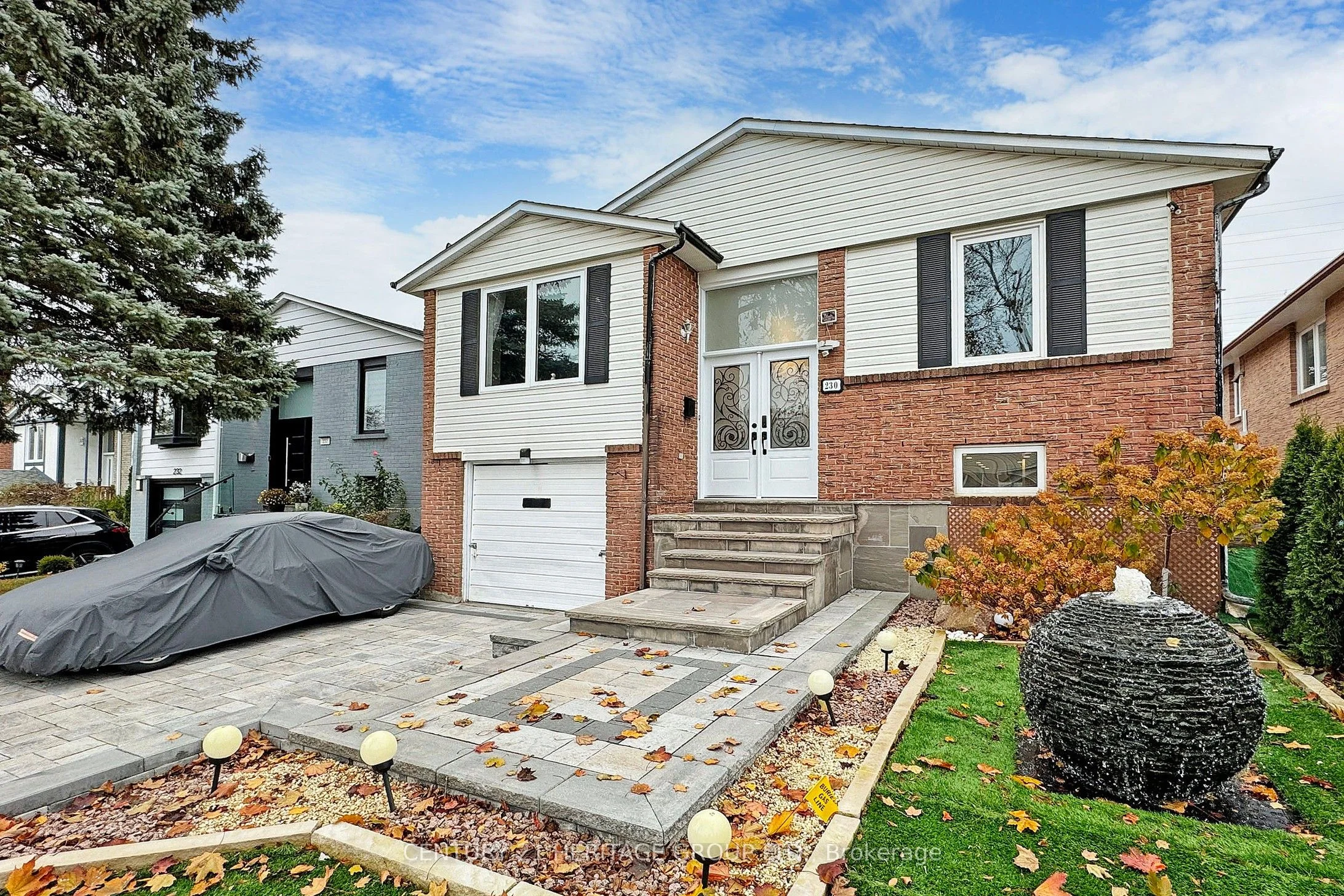 230 Currey Crescent N, Newmarket, ON L3Y 5M9
