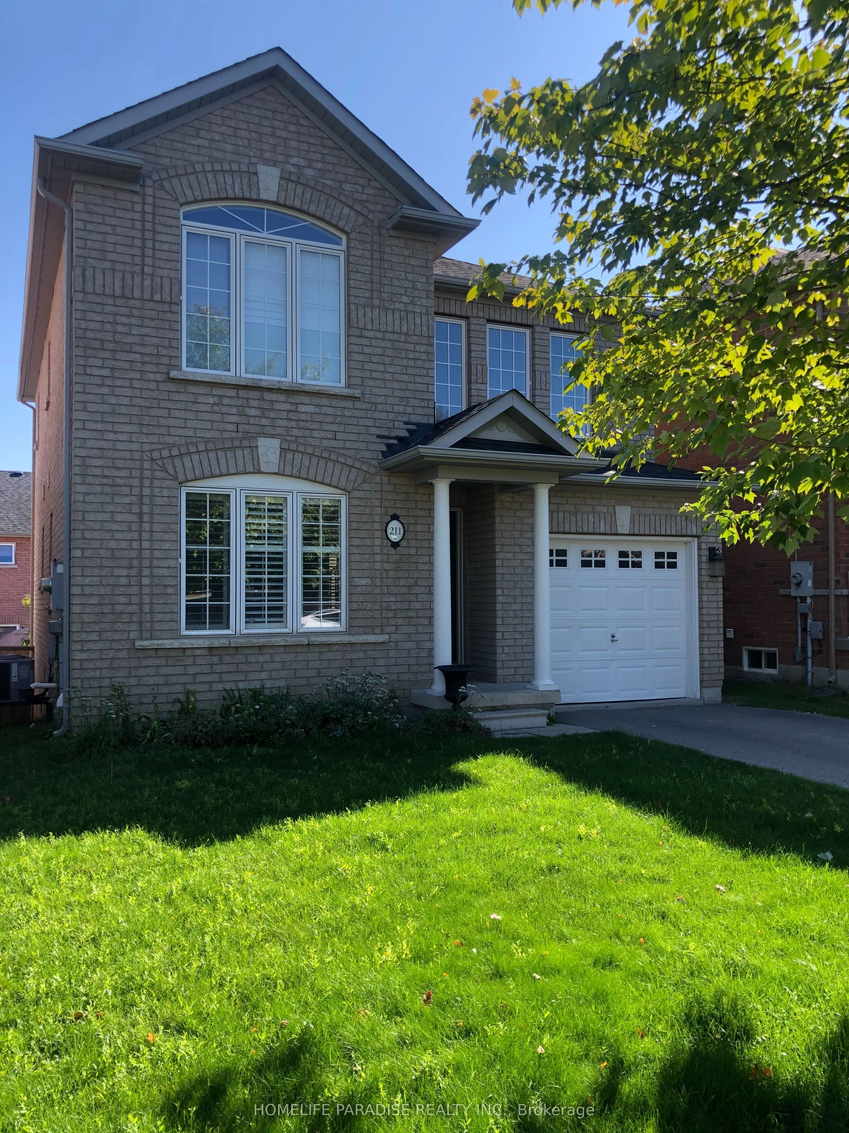 211 Knapton Drive N, Newmarket, ON L3X 3B6