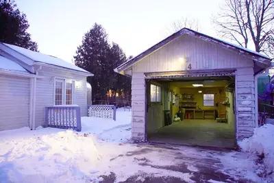 14 Robert Street, Georgina, On L4p 1k7