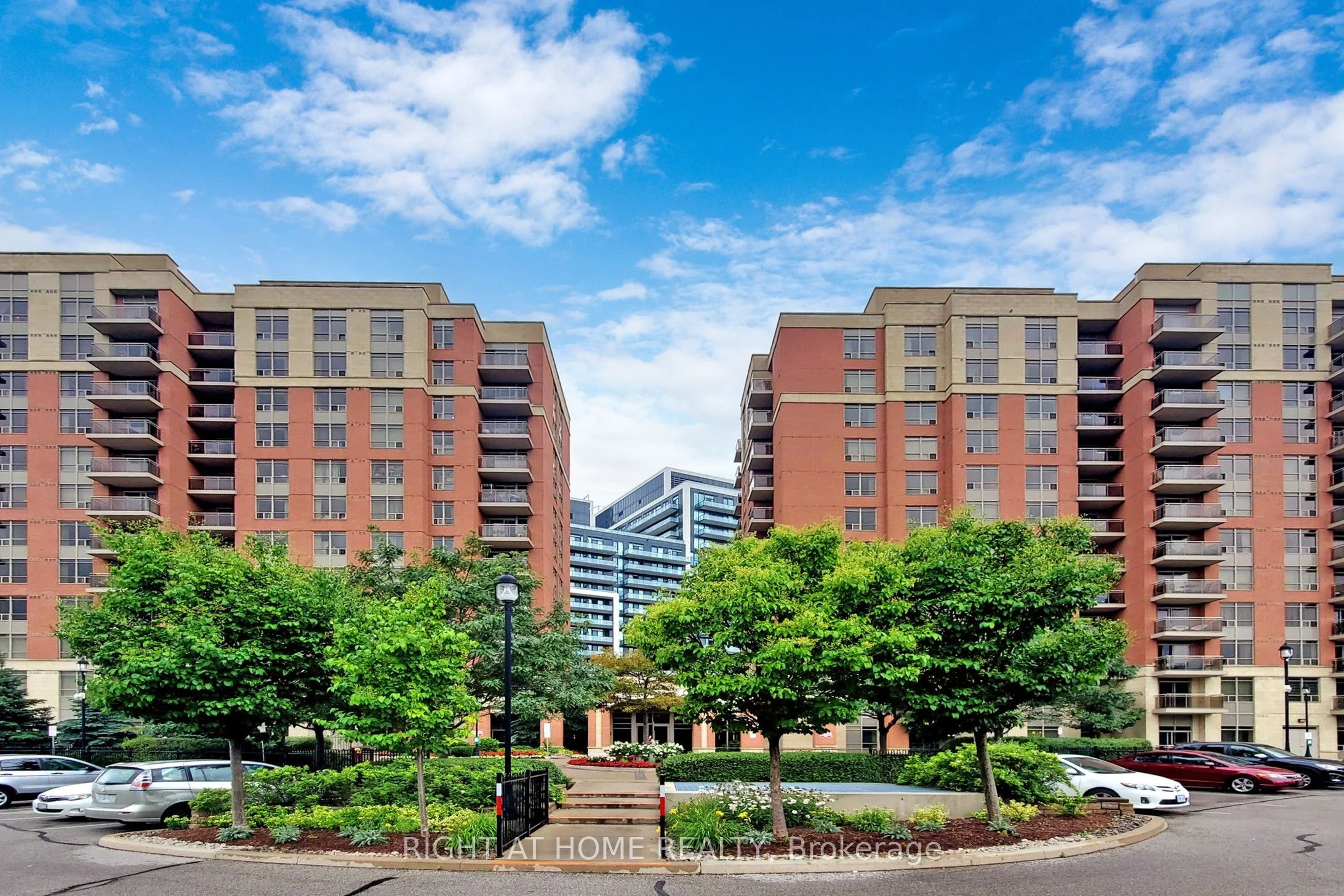 75 King William Crescent 204, Richmond Hill, On L4b 0c1