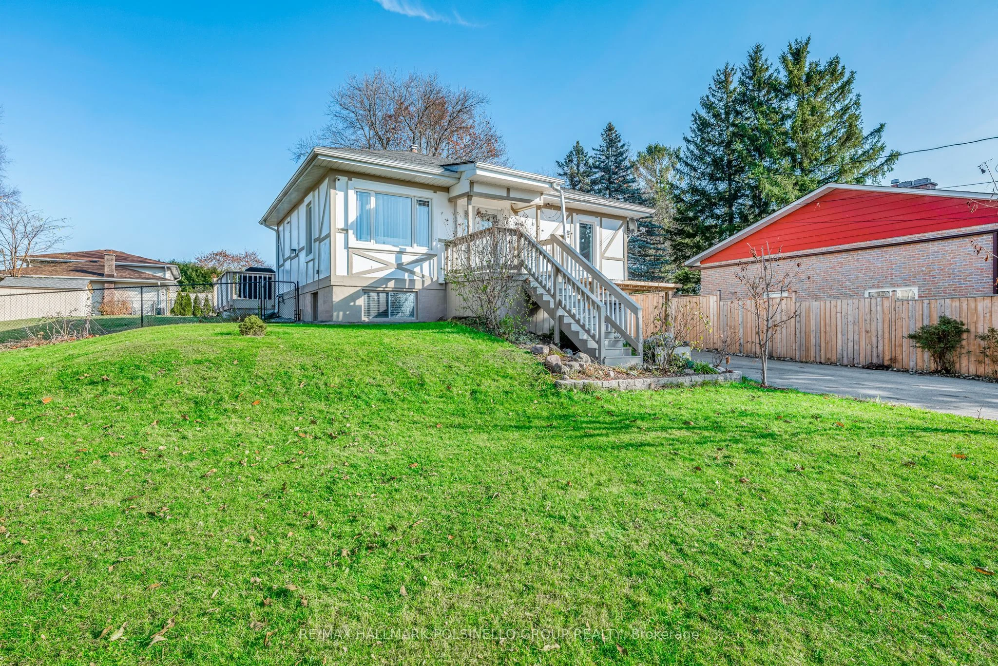 51 Olive Street, East Gwillimbury, ON L9N 1L5