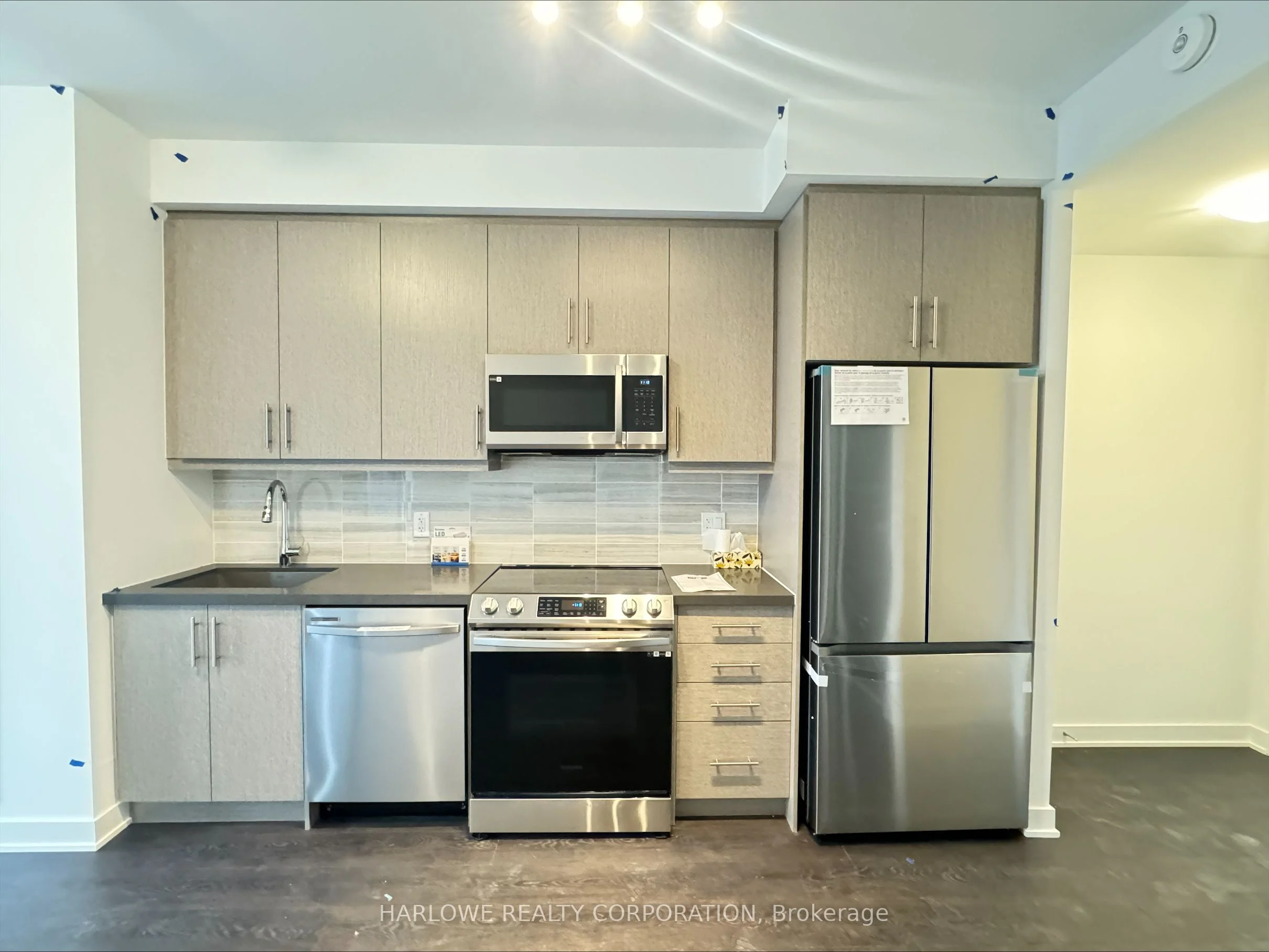 105 Oneida Crescent 2208, Richmond Hill, On L4b 0h6