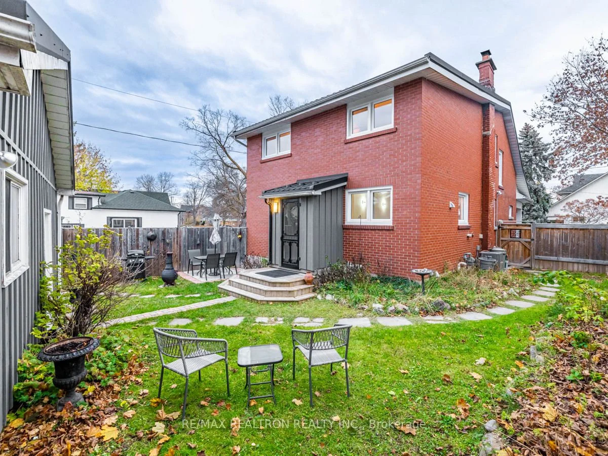 378 Queen Street, Newmarket, ON L3Y 2G8