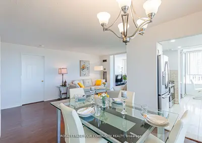 33 Weldrick Road E 903, Richmond Hill, ON L4C 8W4