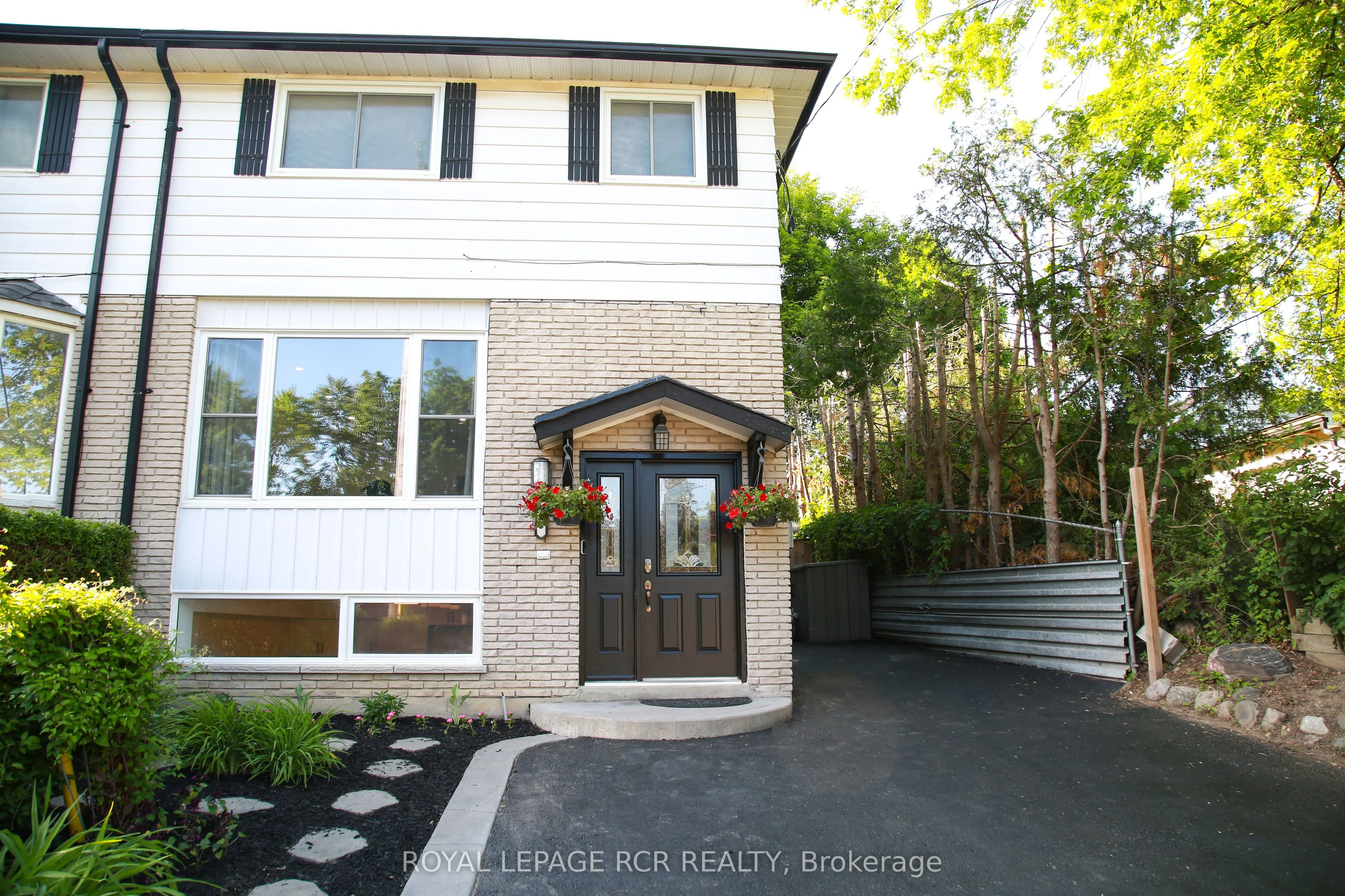 325 Amelia Street, Newmarket, ON L3Y 4Y5