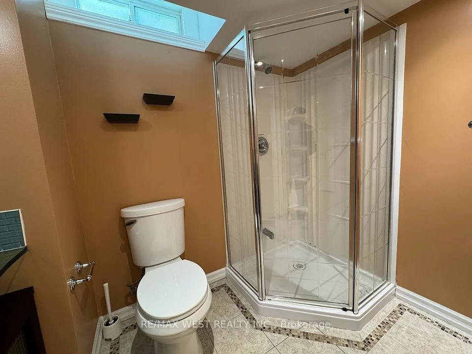 905 Joe Persechini Drive, Newmarket, ON L3X 2Y8
