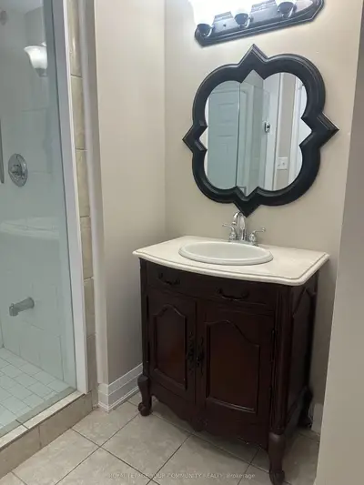 297 Jelley Avenue Lower, Newmarket, ON L3X 1S5