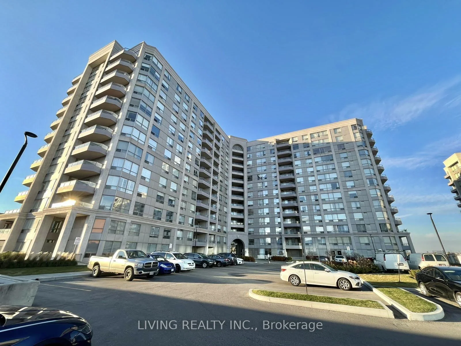 9015 Leslie Street 908, Richmond Hill, ON L4B 4J8
