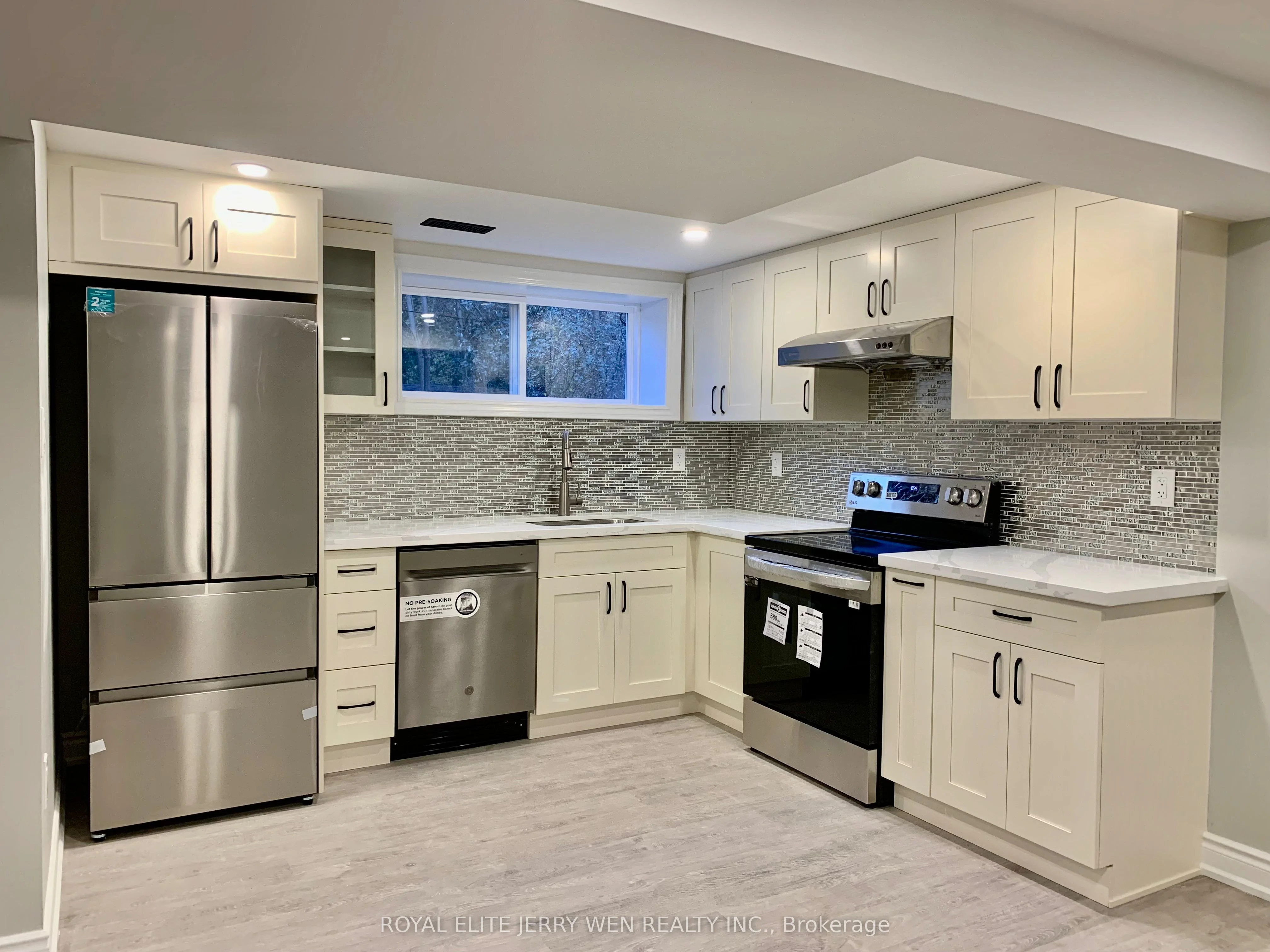 52 Millard Avenue Lower, Newmarket, ON L3Y 1Y8