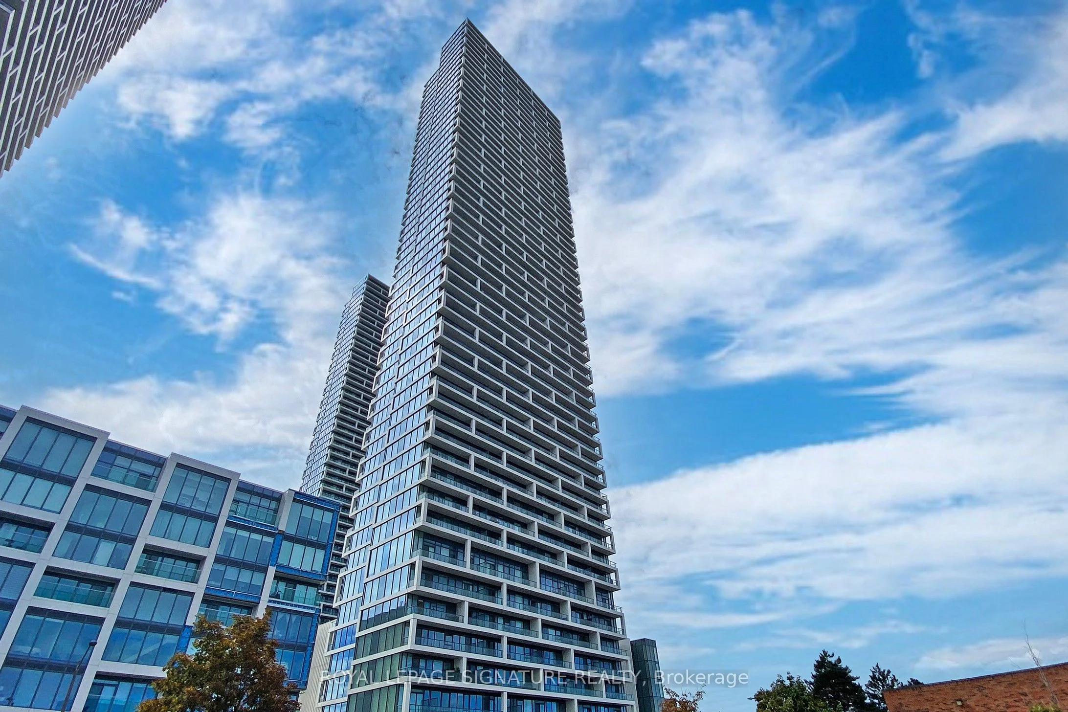 898 Portage Parkway 2210, Vaughan, ON L4K 0J6