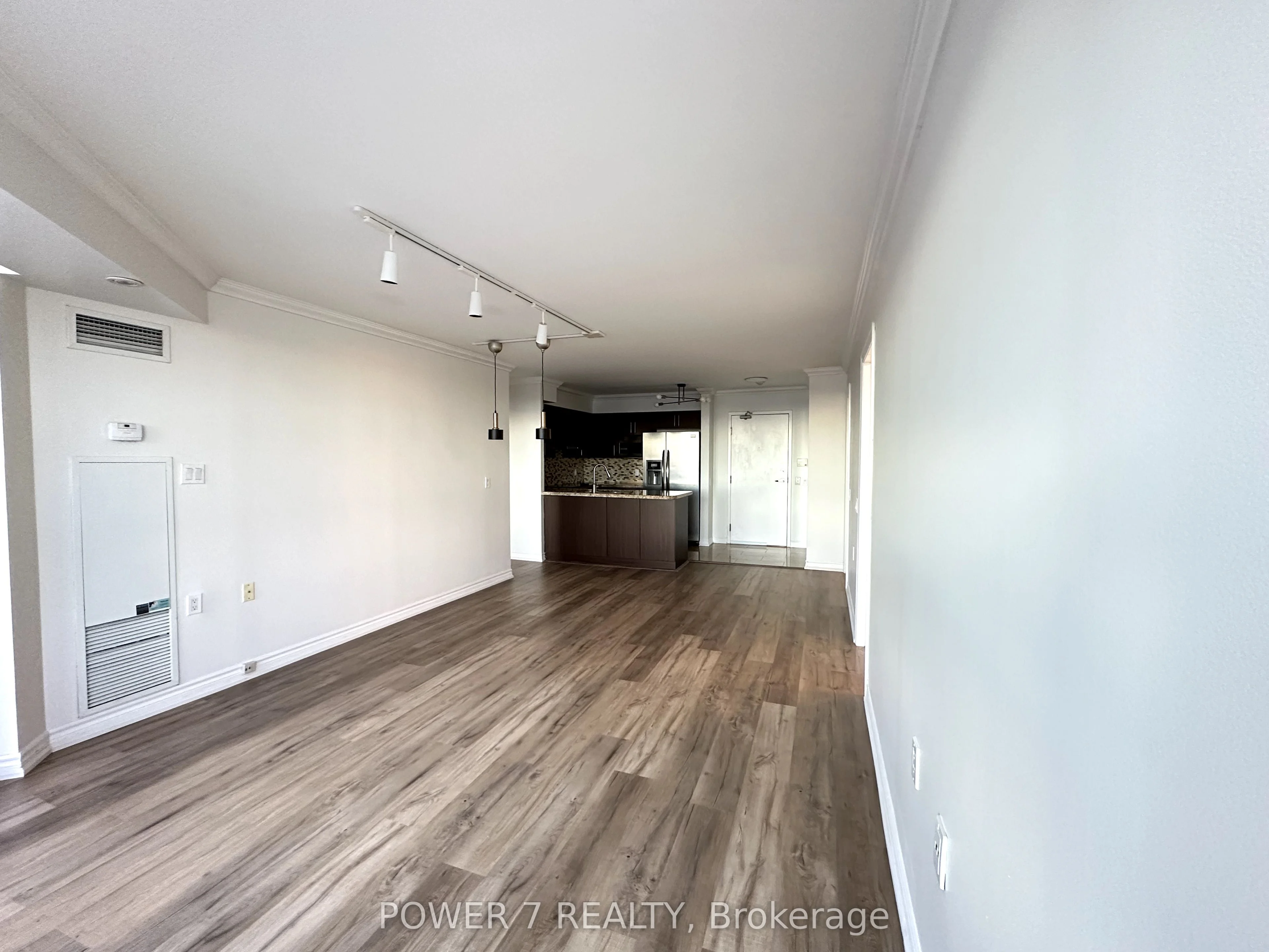 9015 Leslie Street S LPH18, Richmond Hill, ON L4B 4J8