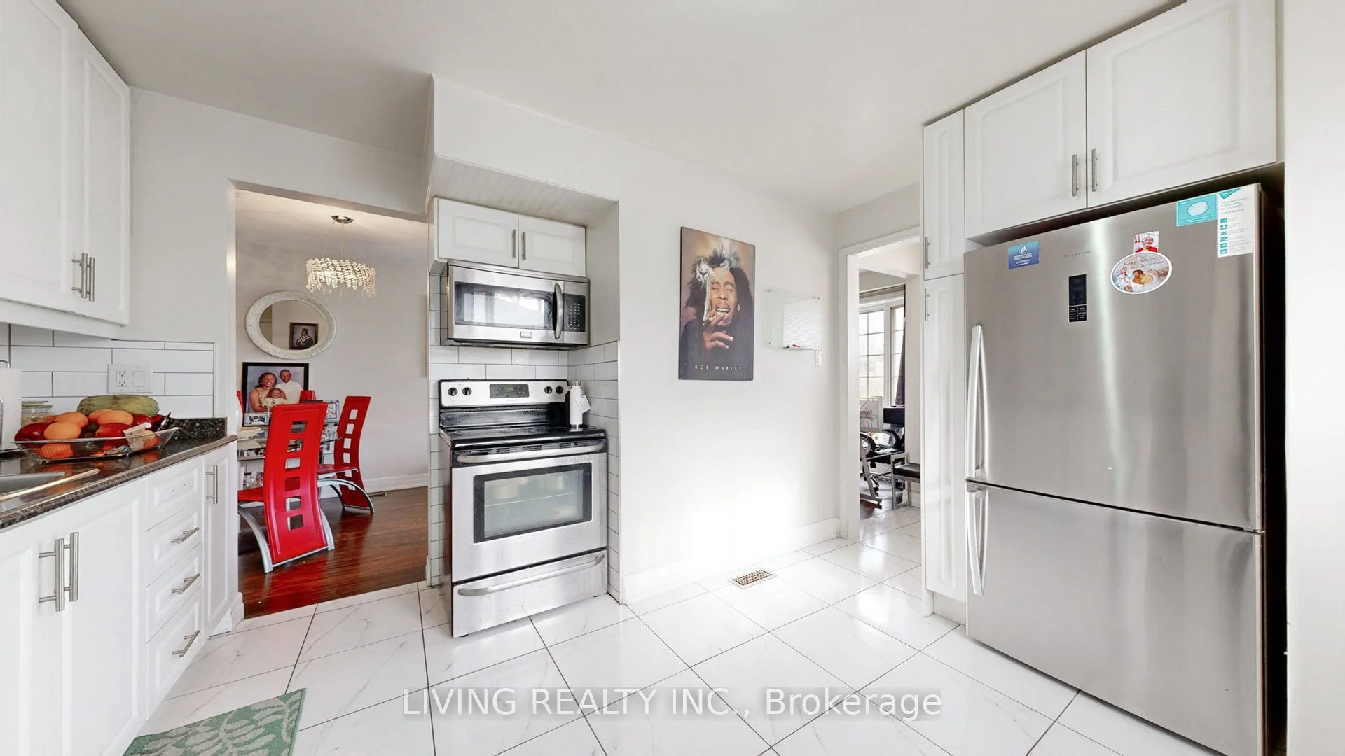 94 Longford Drive, Newmarket, ON L3Y 2Y4