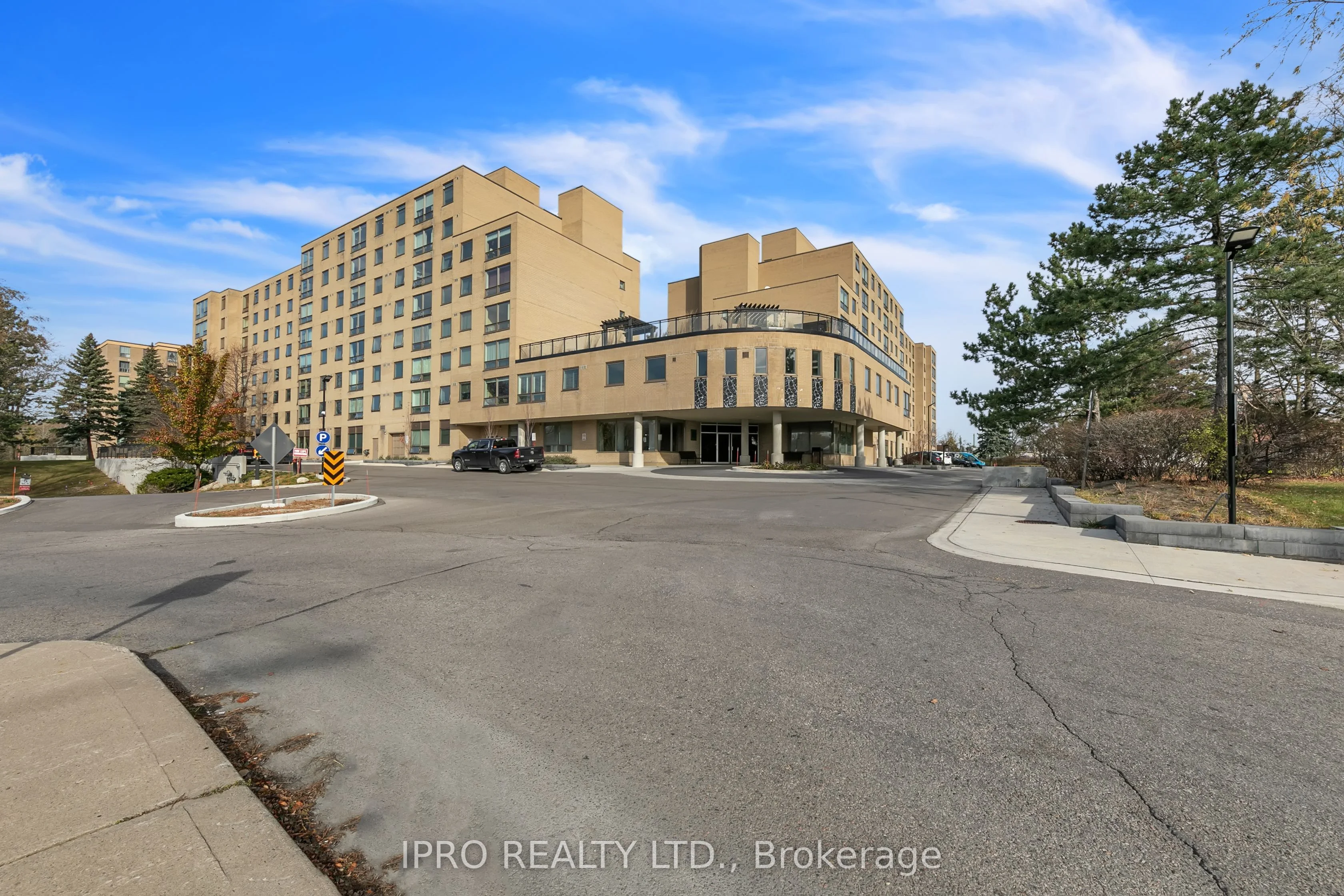 326 Major Mackenzie Drive E 617, Richmond Hill, ON L4C 8T4