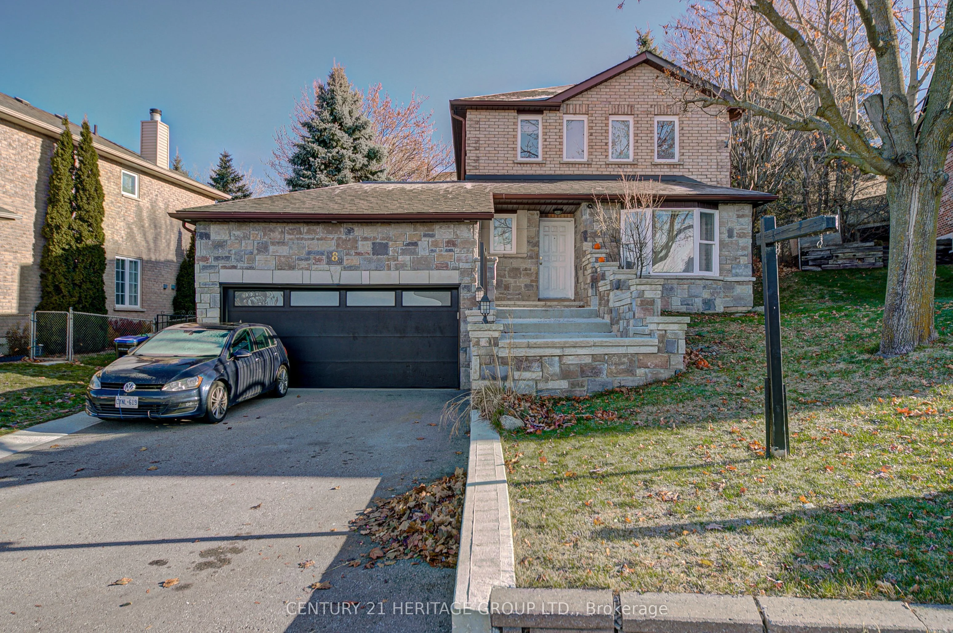 8 Tower Court, Bradford West Gwillimbury, ON L3Z 2V2