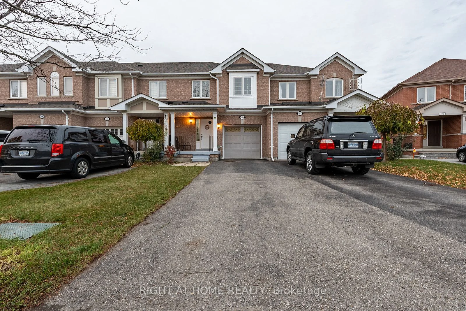 196 Banbrooke Crescent, Newmarket, ON L3X 2W6
