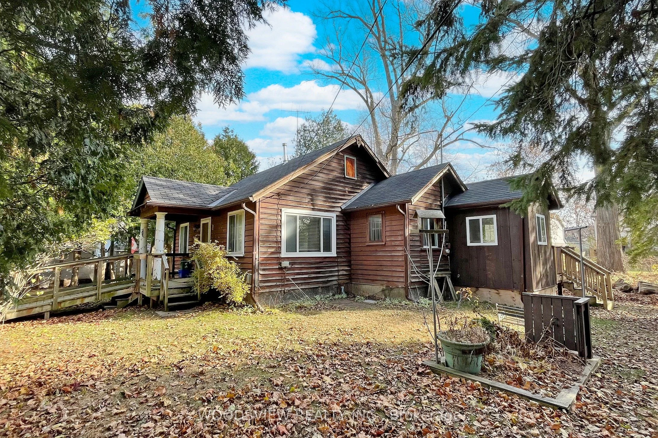 19 Roanoak Road E, Georgina, ON L0E 1L0