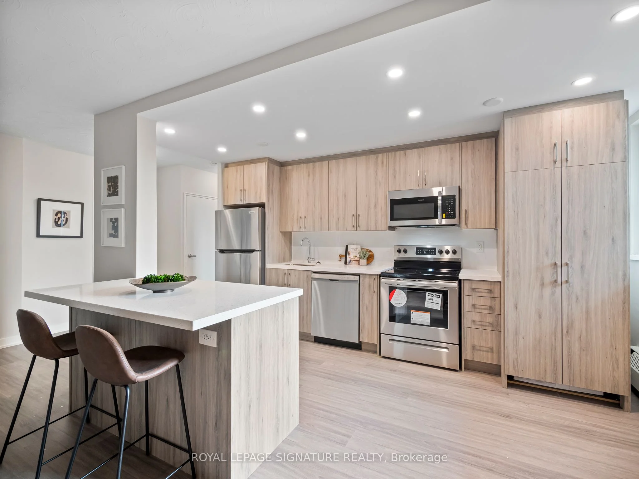 150 Colborne Avenue 200, Richmond Hill, ON L4C 2K1