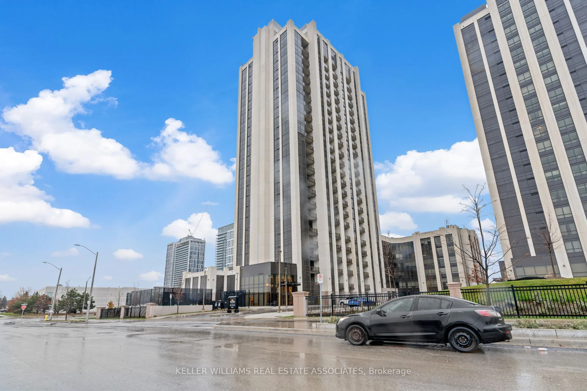 9075 Jane Street 610, Vaughan, ON L4K 0L7