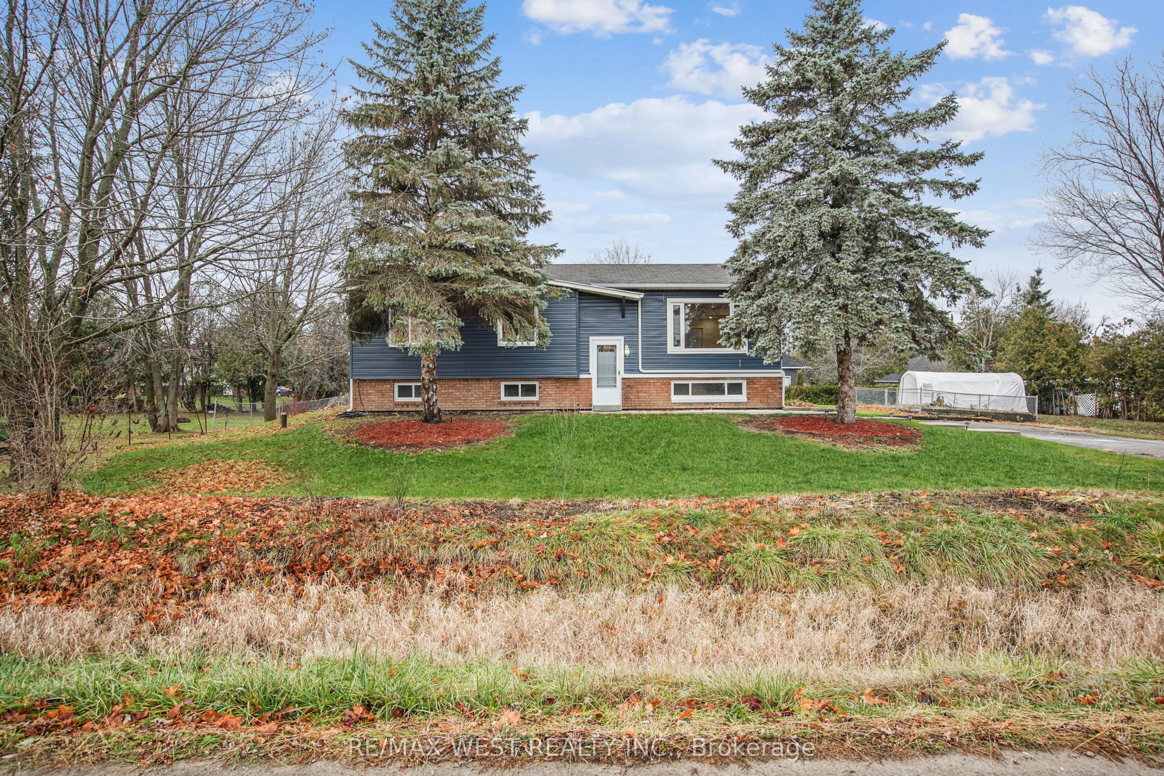 84 Sunkist Road, Georgina, ON L0E 1N0