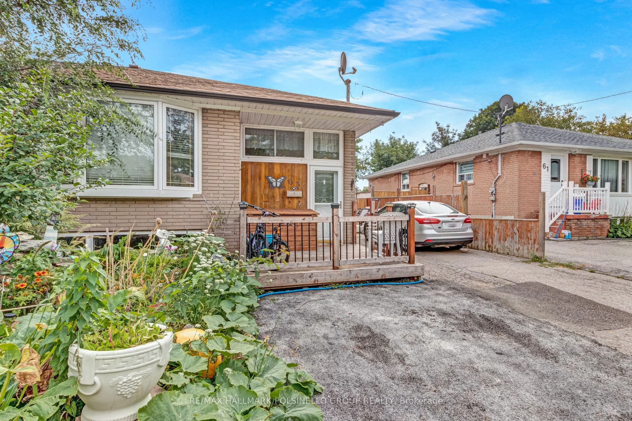 63 Longford Drive, Newmarket, ON L3Y 2Y6