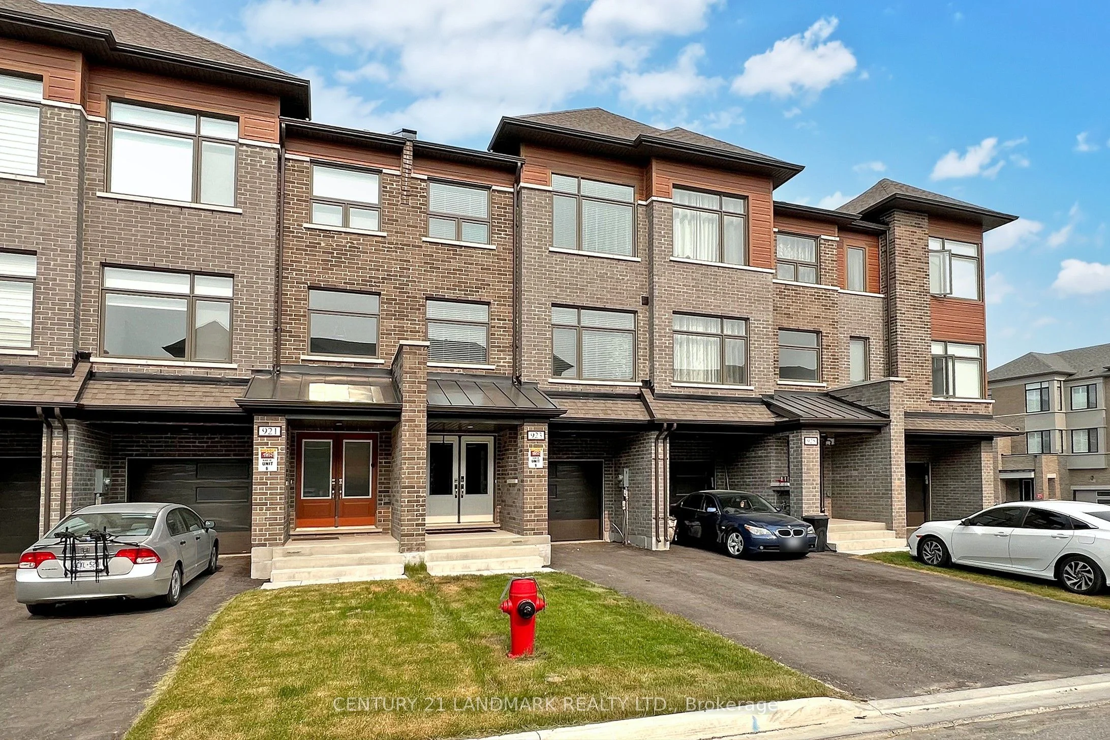 923 Isaac Phillips Way, Newmarket, On L3x 2y8