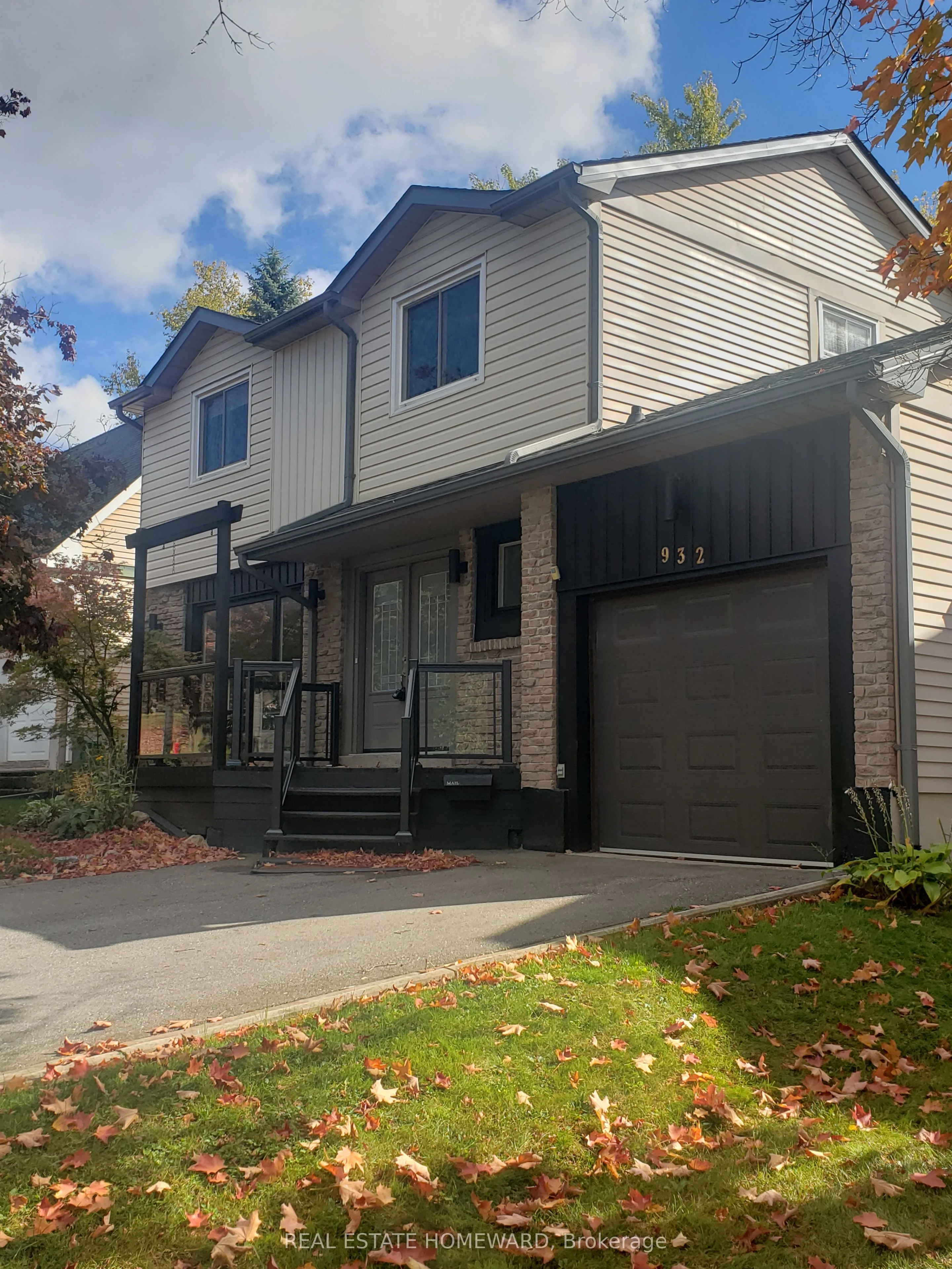 932 Elgin Avenue Upper, Newmarket, ON L3Y 3C1
