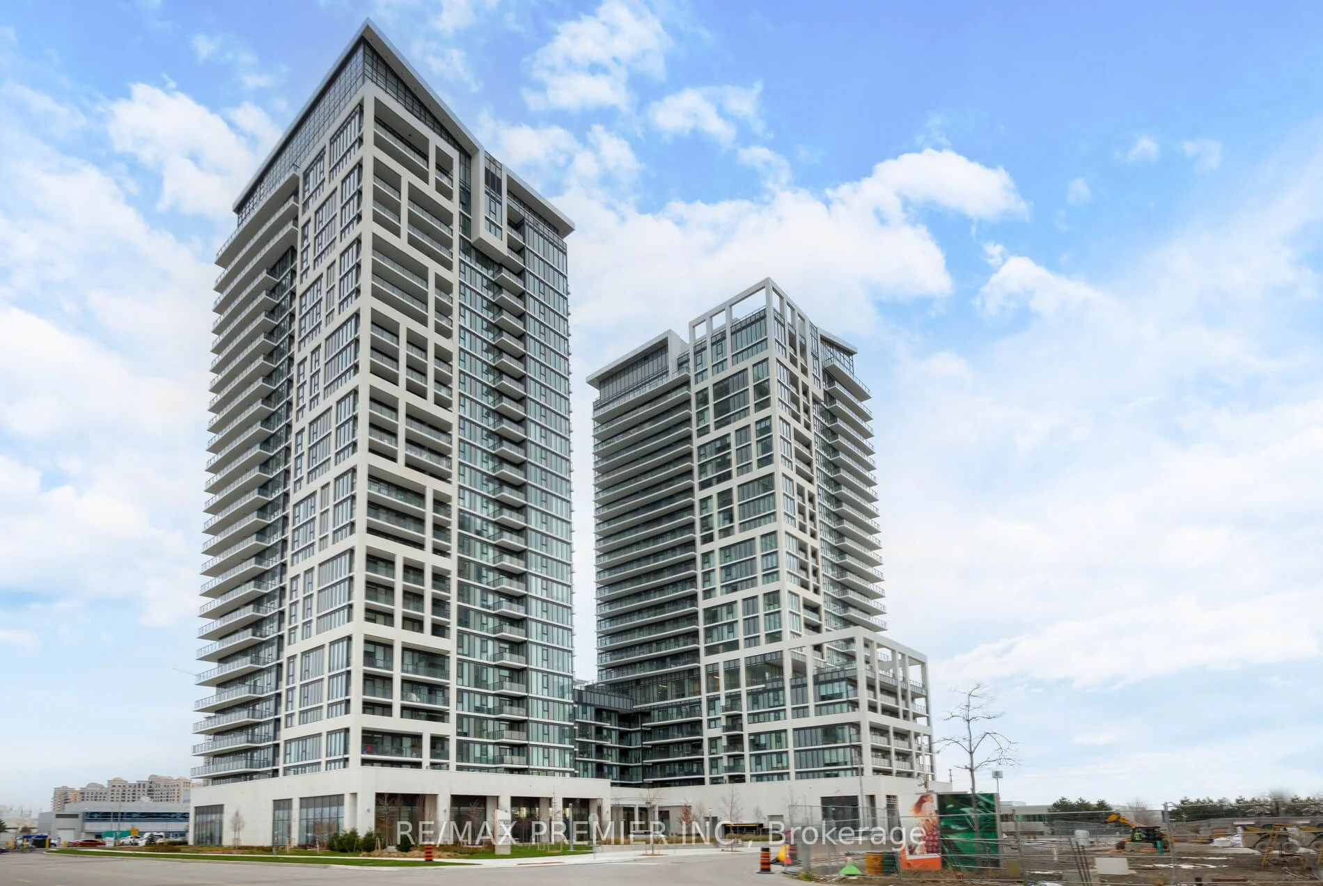 9000 Jane Street W 2418, Vaughan, On L4k 0m6