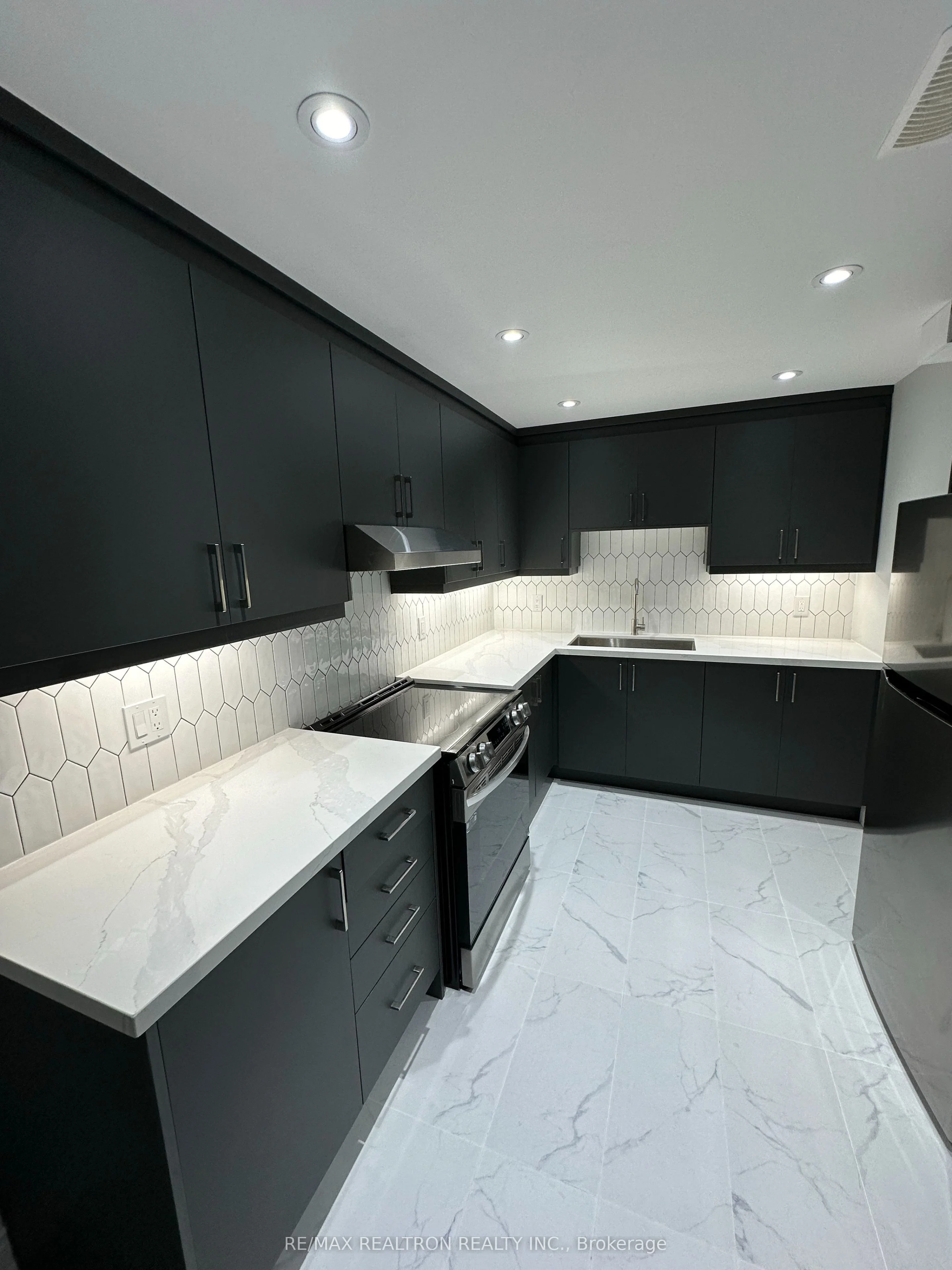 38 Brookview Drive N, Bradford West Gwillimbury, ON L3Z 0S5