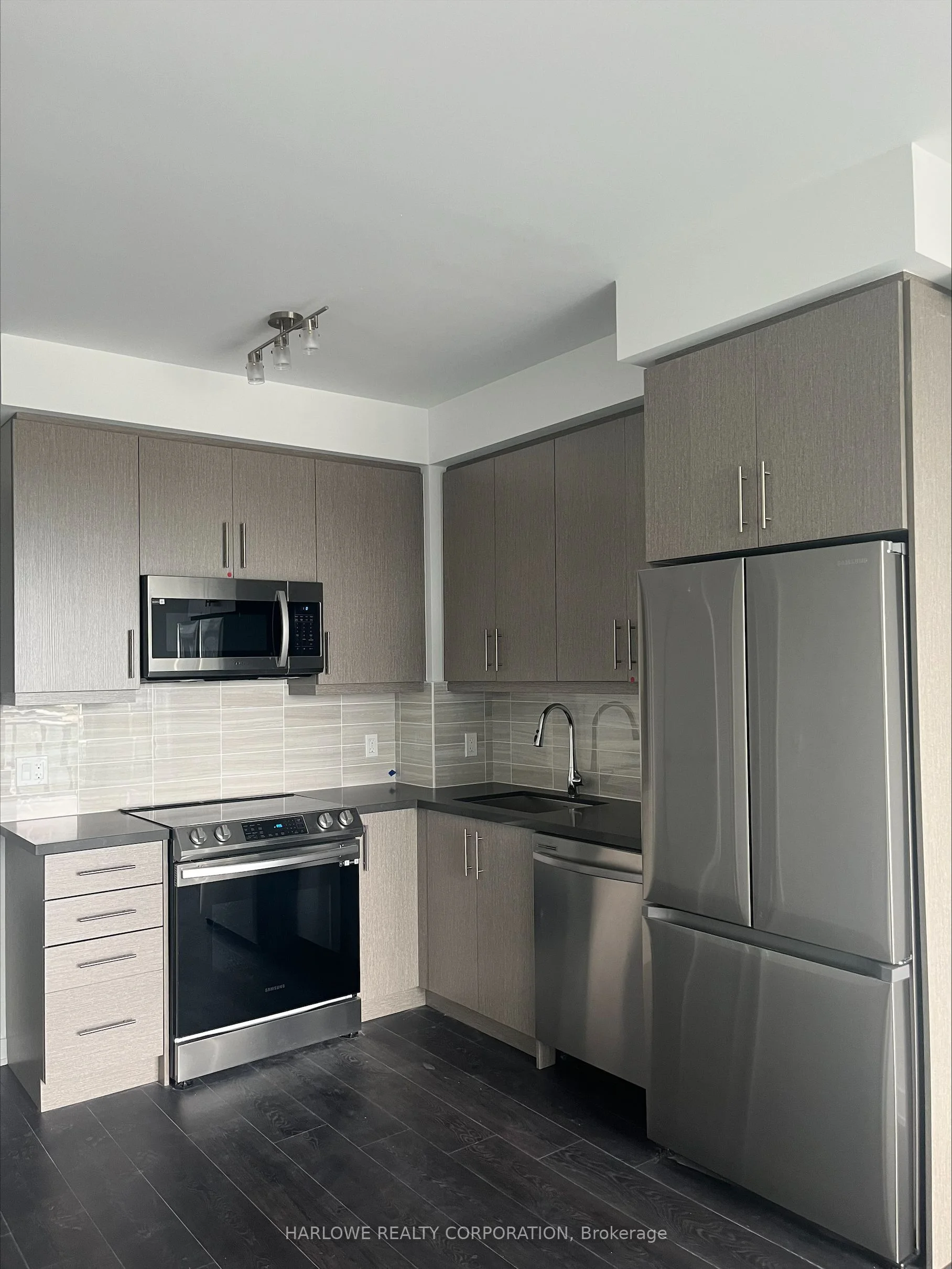 105 Oneida Crescent 1701, Richmond Hill, On L4b 0h6