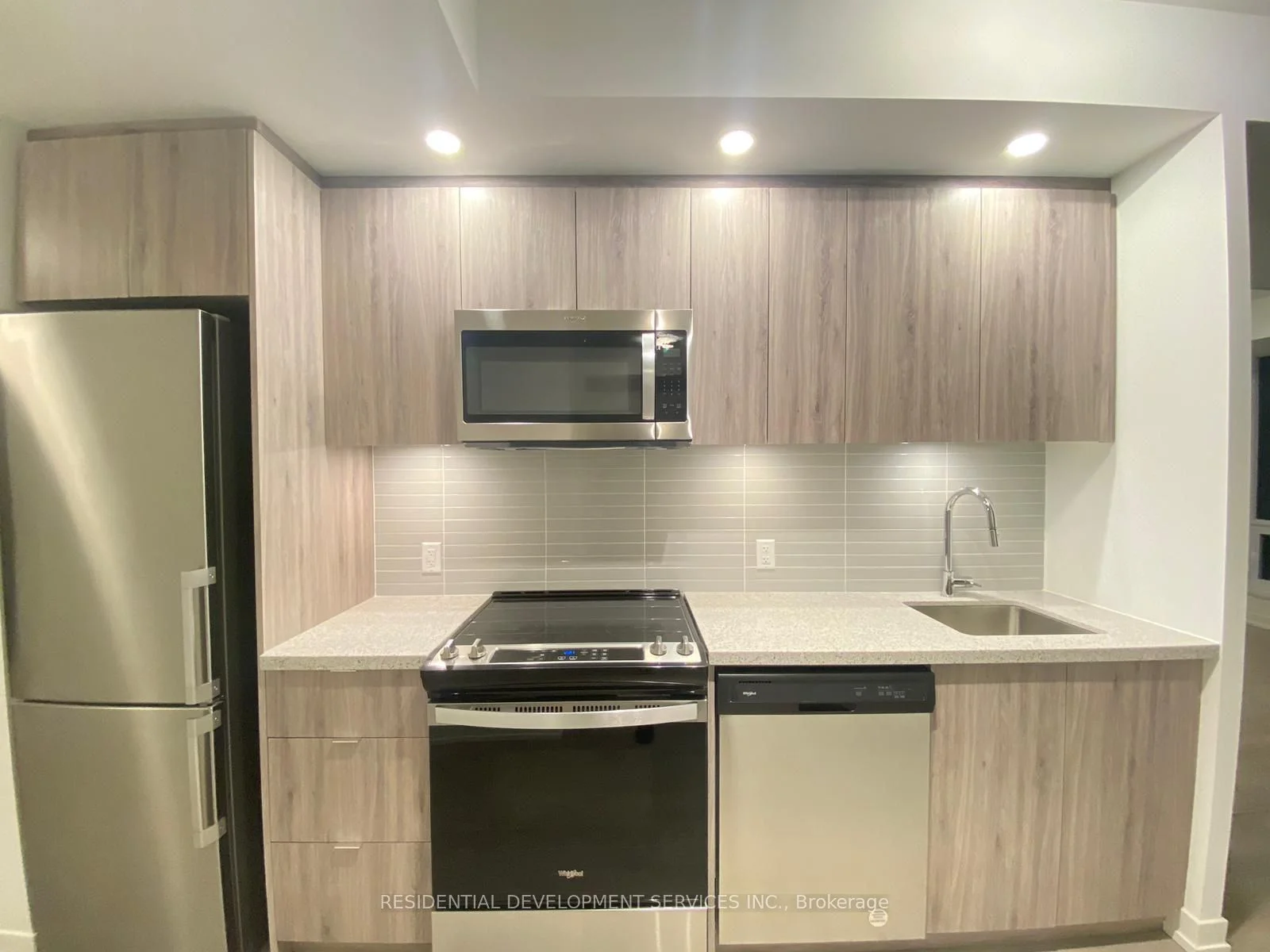 3 Rosewater Street 1205w, Richmond Hill, On L4c 5t6