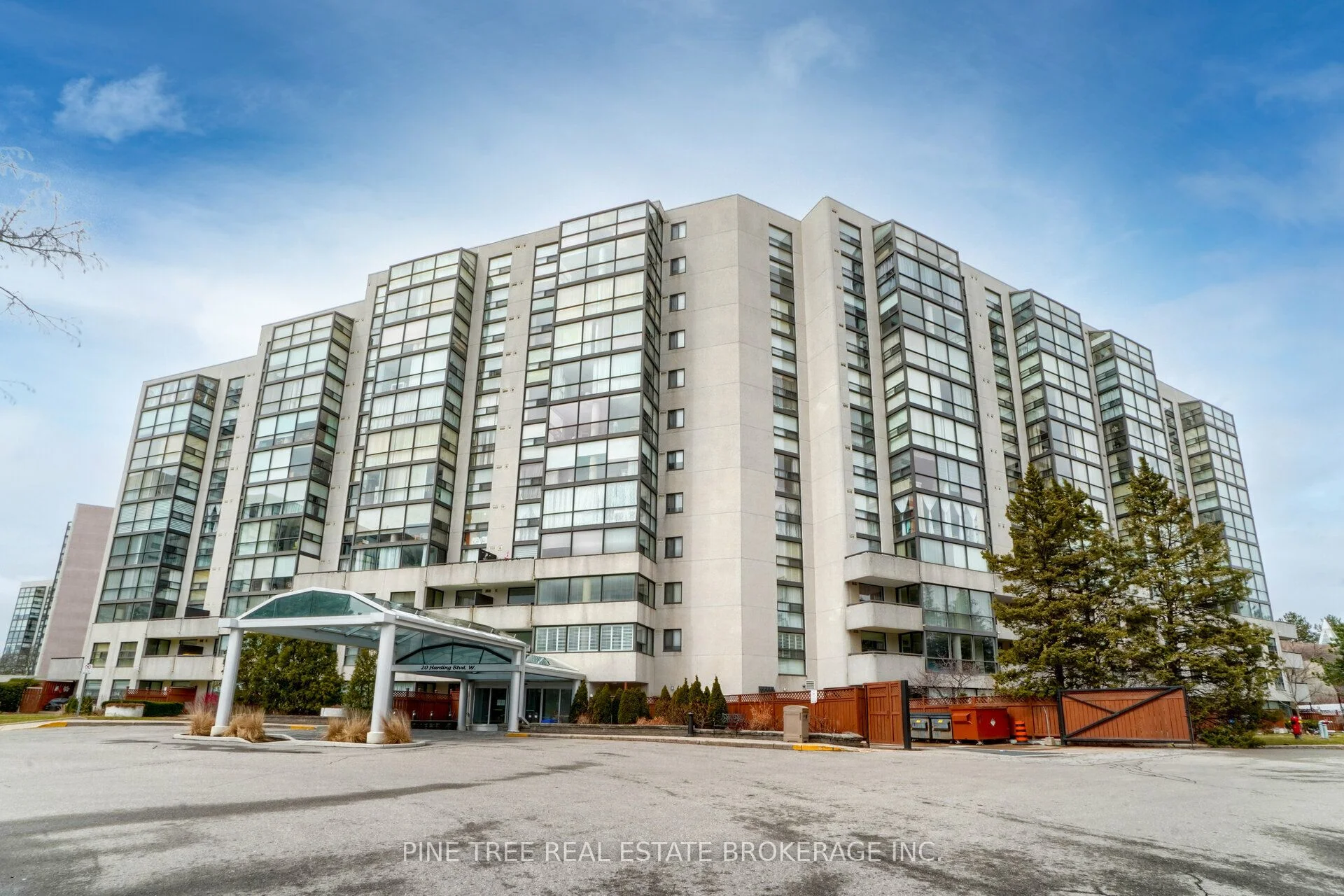 20 Harding Boulevard W 1101, Richmond Hill, ON L4C 9S4
