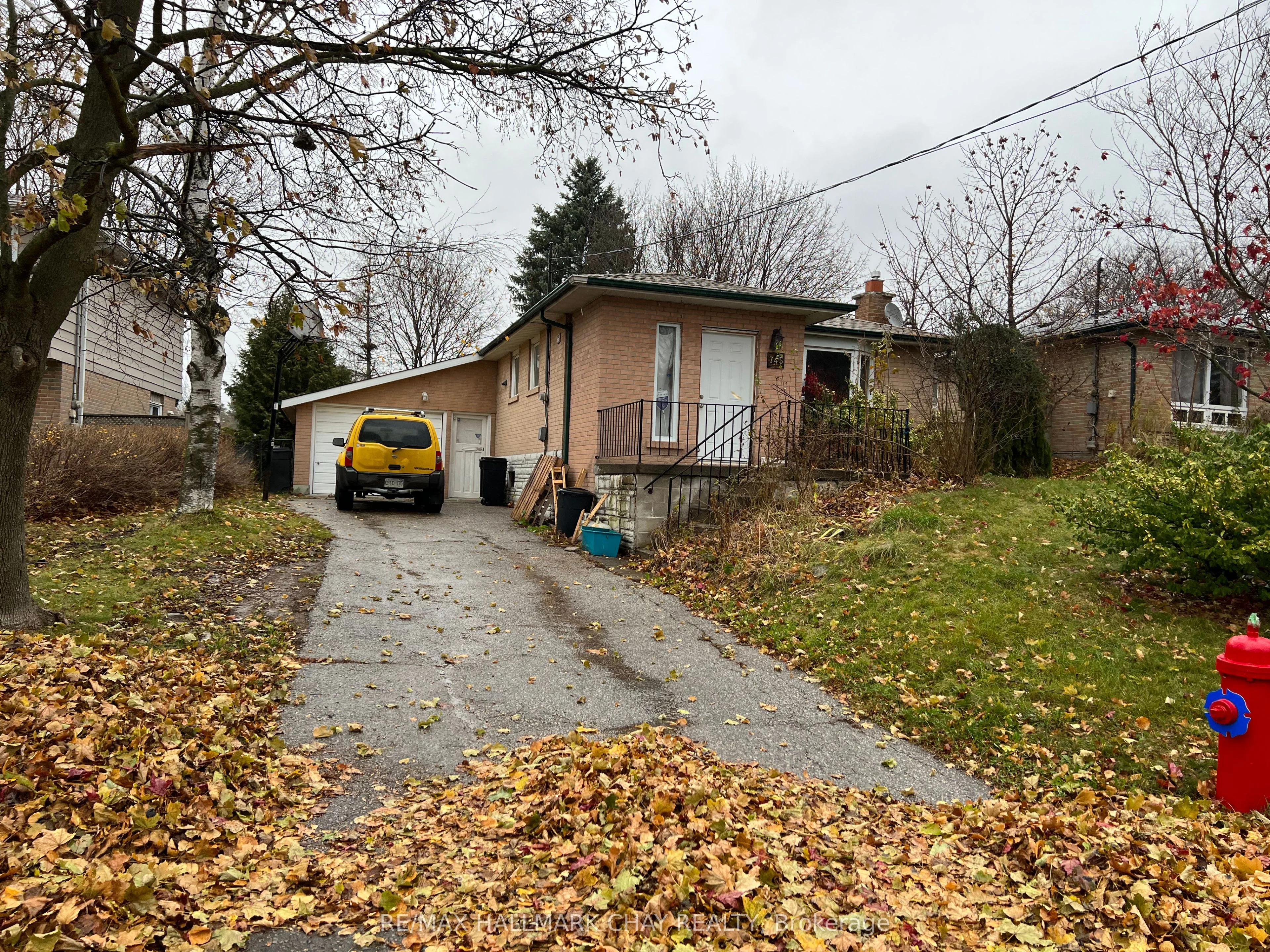 745 Greenfield Crescent, Newmarket, ON L3Y 3B2
