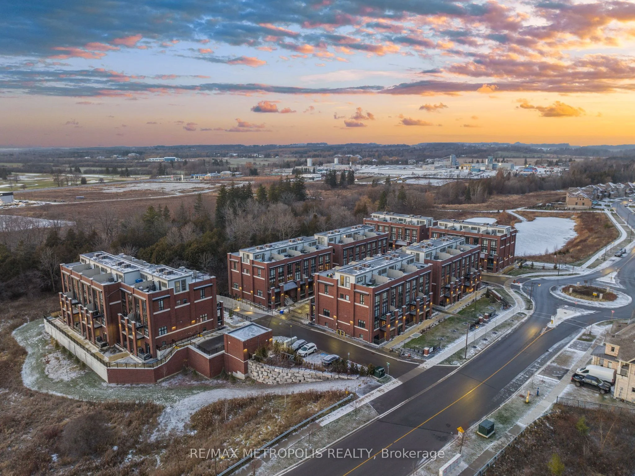 15 Whitaker Way 421, Whitchurch-stouffville, On L4a 4t4