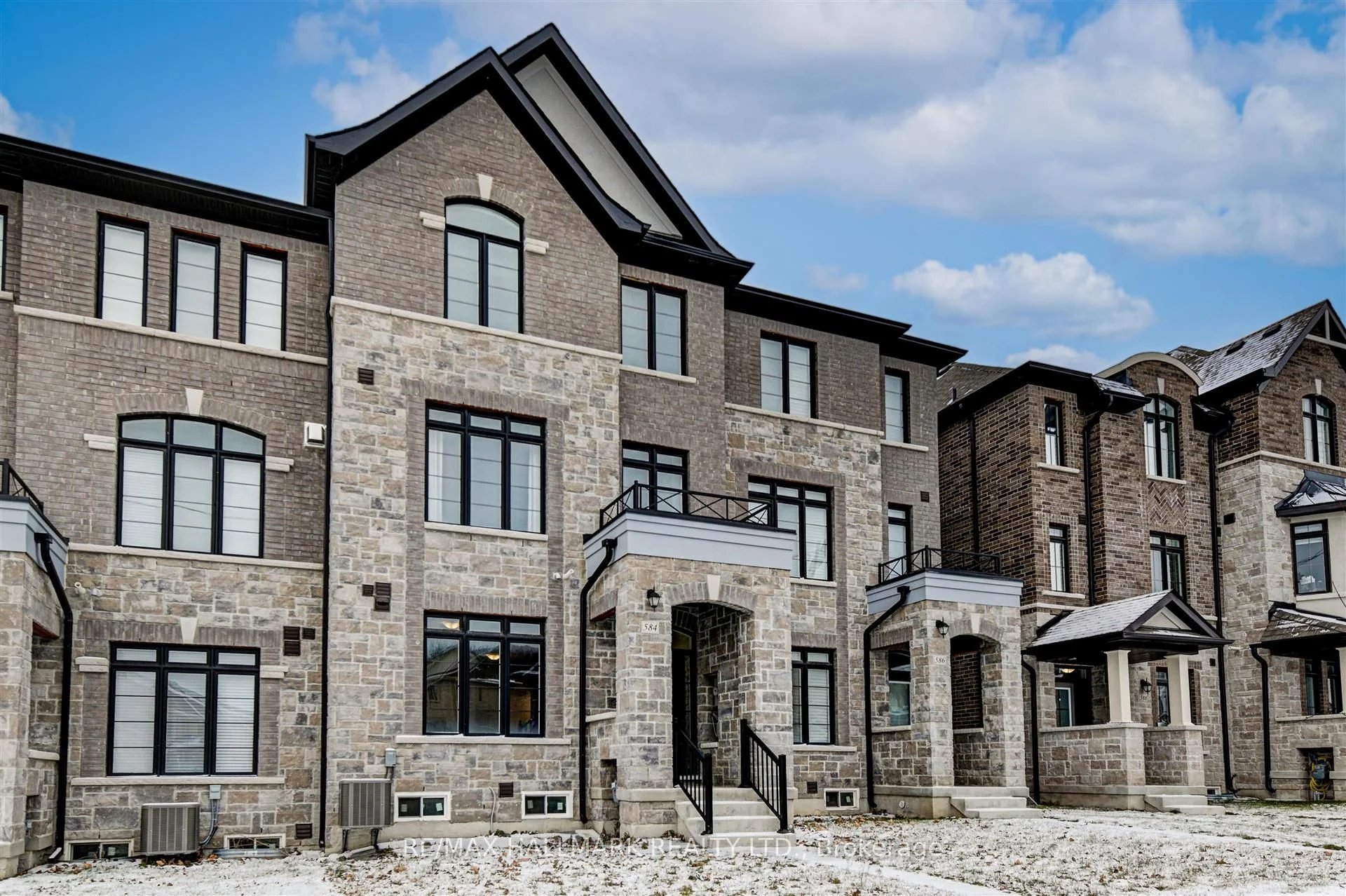 584 Murrell Boulevard, East Gwillimbury, On L9n 0r1