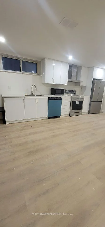 127 Harrison Drive, Newmarket, ON L3Y 4P5