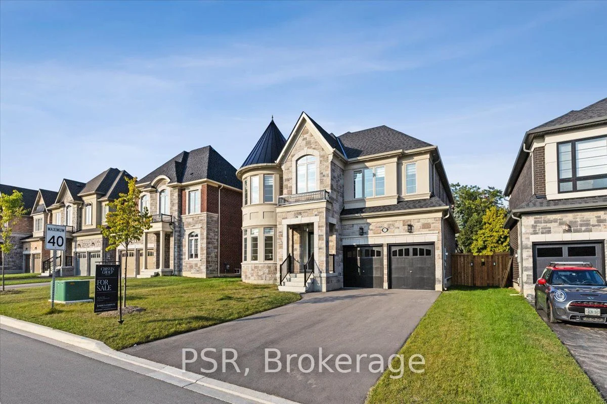 207 Reg Harrison Trail, Newmarket, On L3x 0m4
