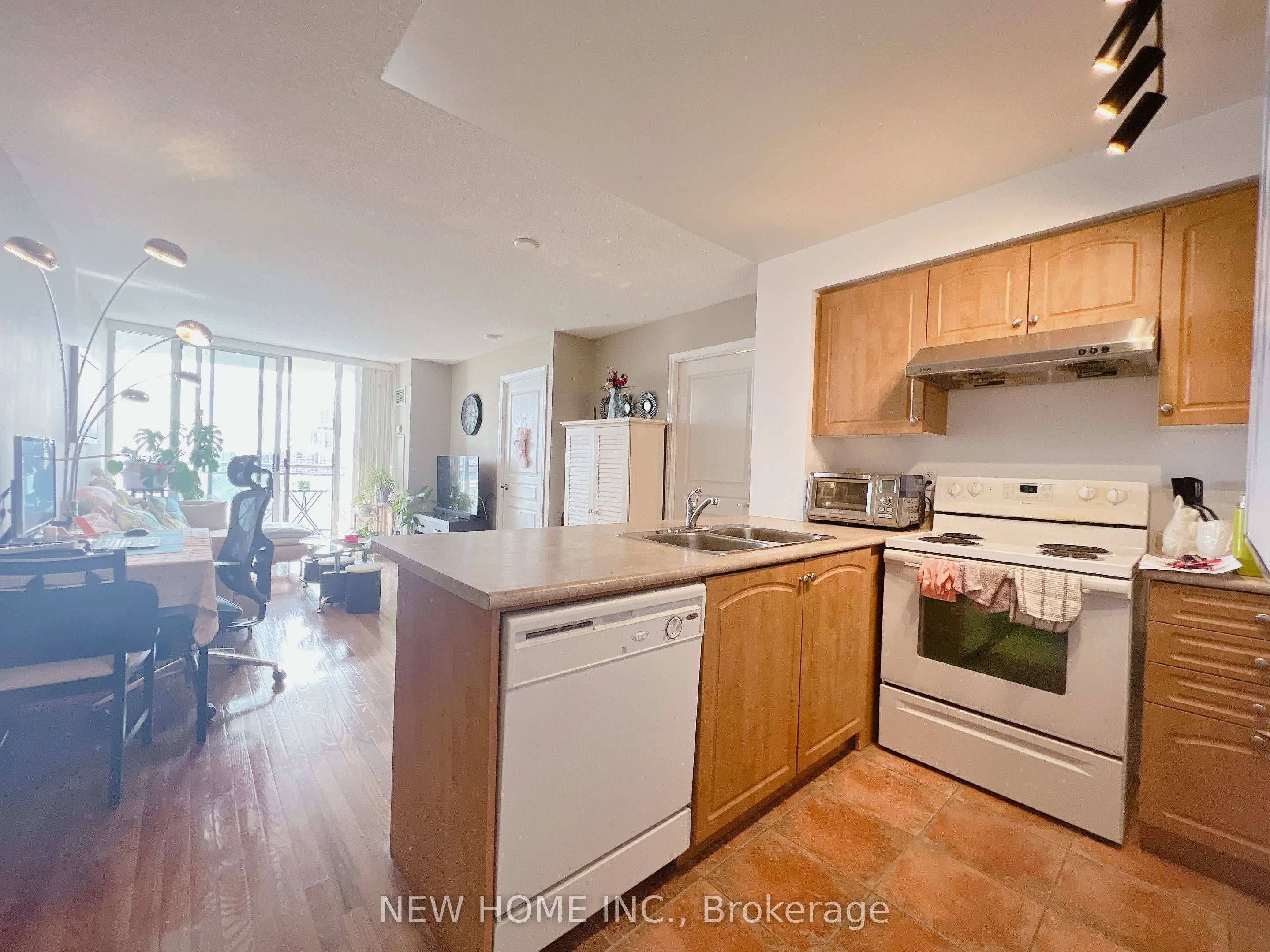 310 Red Maple Road 1214, Richmond Hill, ON L4C 0T7