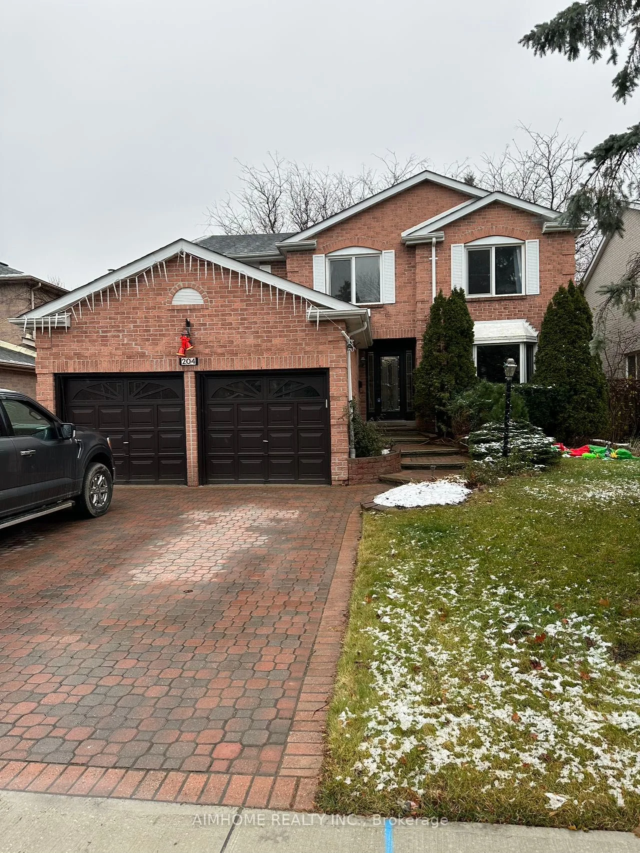 204 Mccaffrey Road, Newmarket, On L3x 1j9