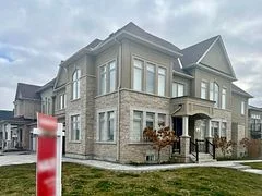 41 Prunella Crescent Main, East Gwillimbury, ON L9N 0S7