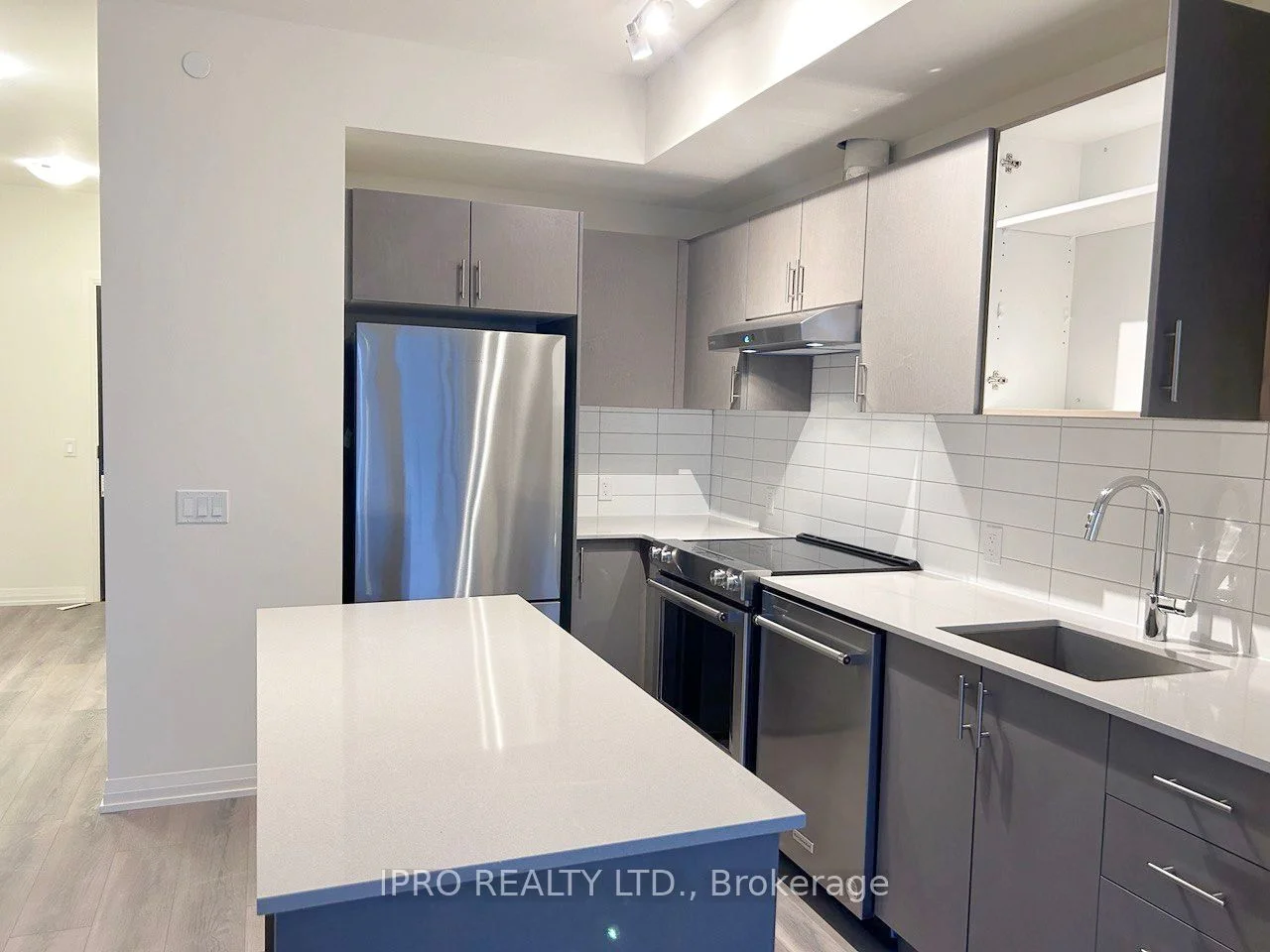 9000 Jane Street 2316, Vaughan, On L4k 0m6