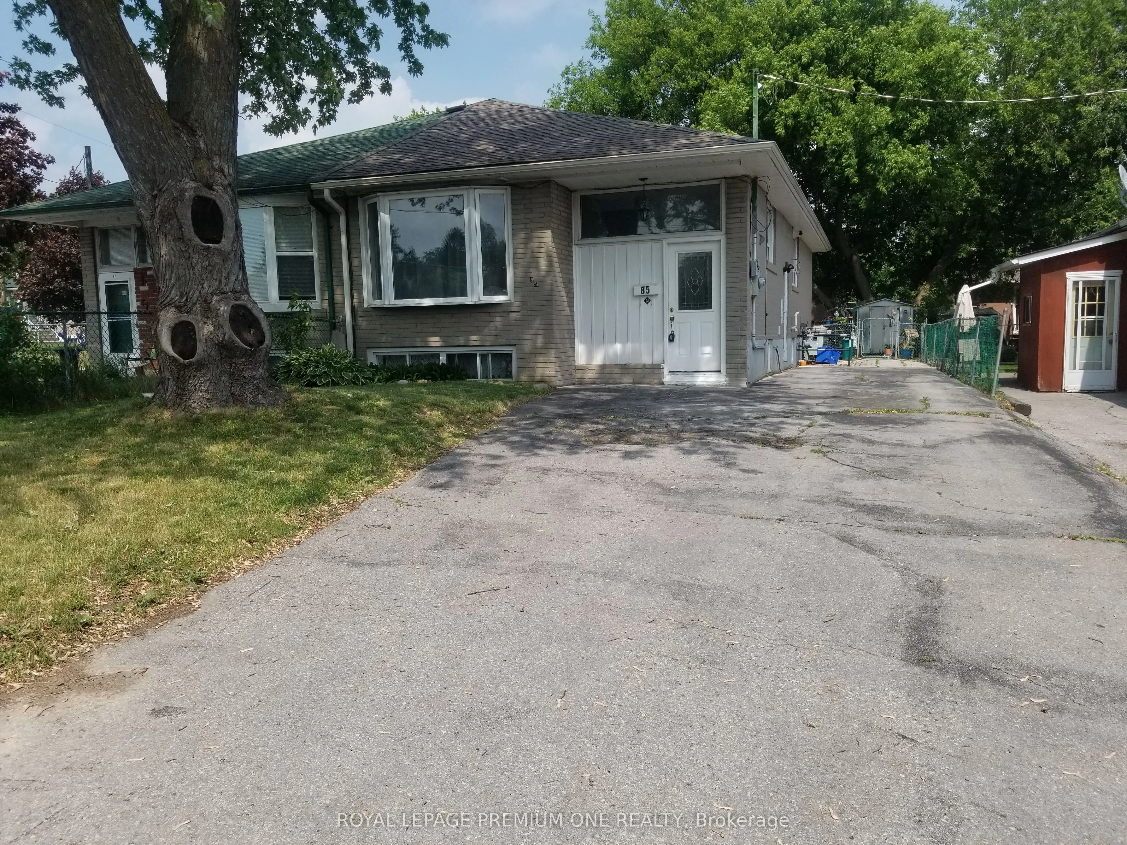 85 Newbury Drive Upper, Newmarket, ON L3Y 4P9