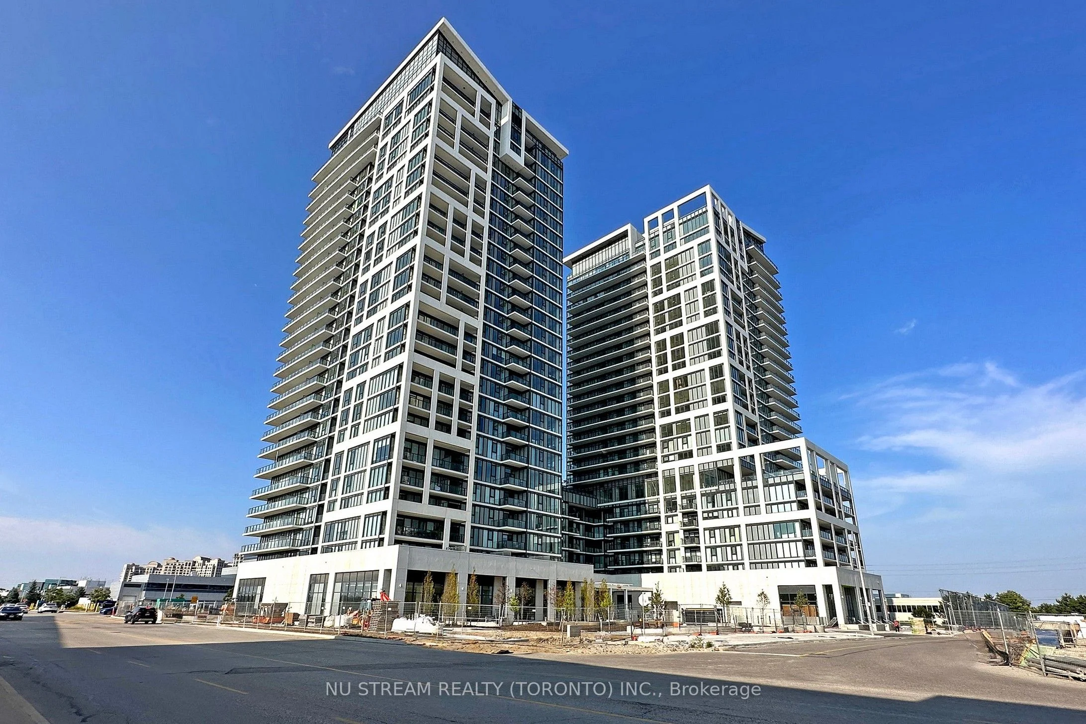 9000 Jane Street 1703, Vaughan, ON L4K 0M6