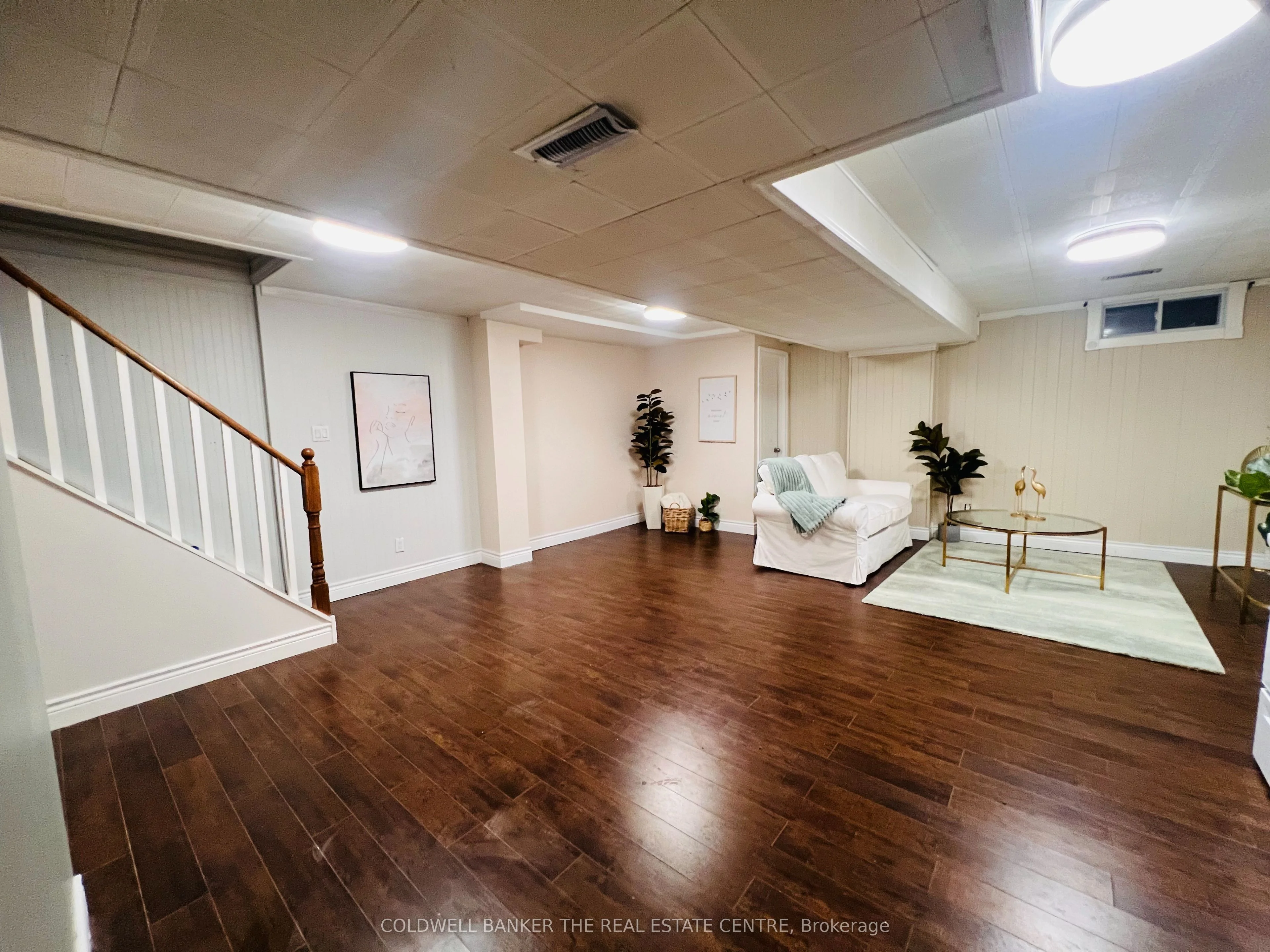 879 Leslie Valley Drive Lower, Newmarket, On L3y 7g9