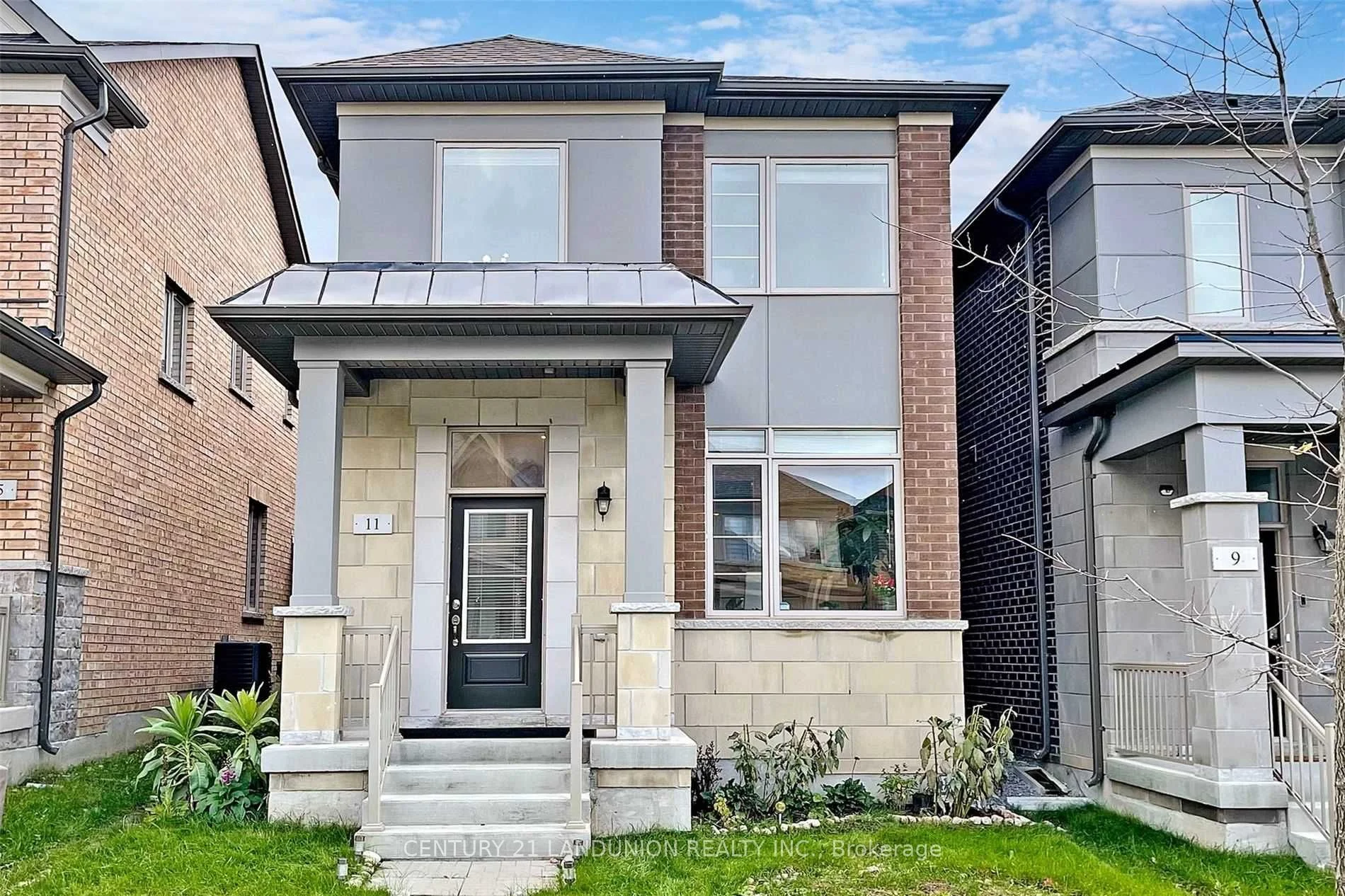 11 Applegate Drive, East Gwillimbury, ON L9N 0R2