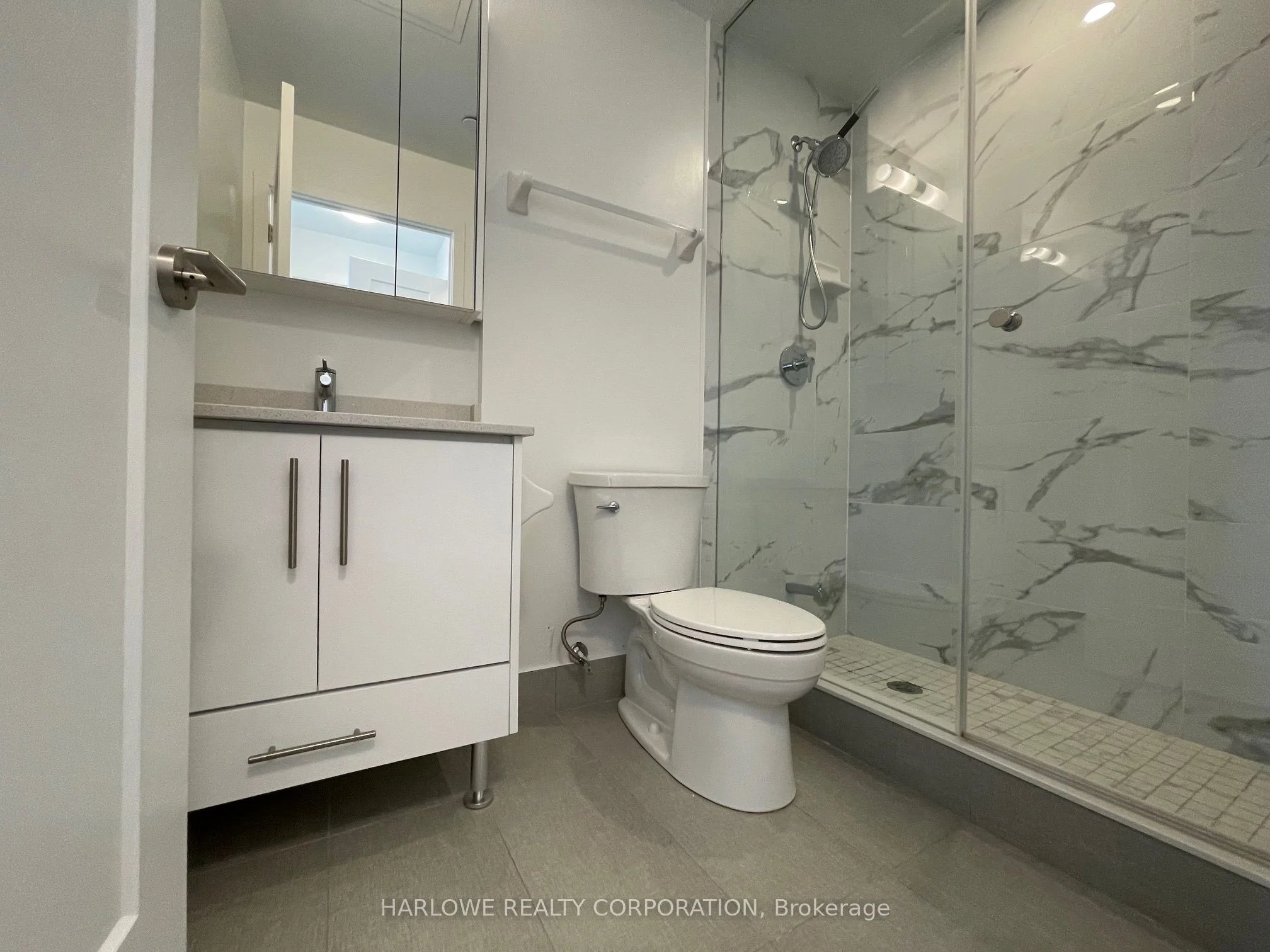 95 Oneida Crescent 811, Richmond Hill, On L4b 0h5