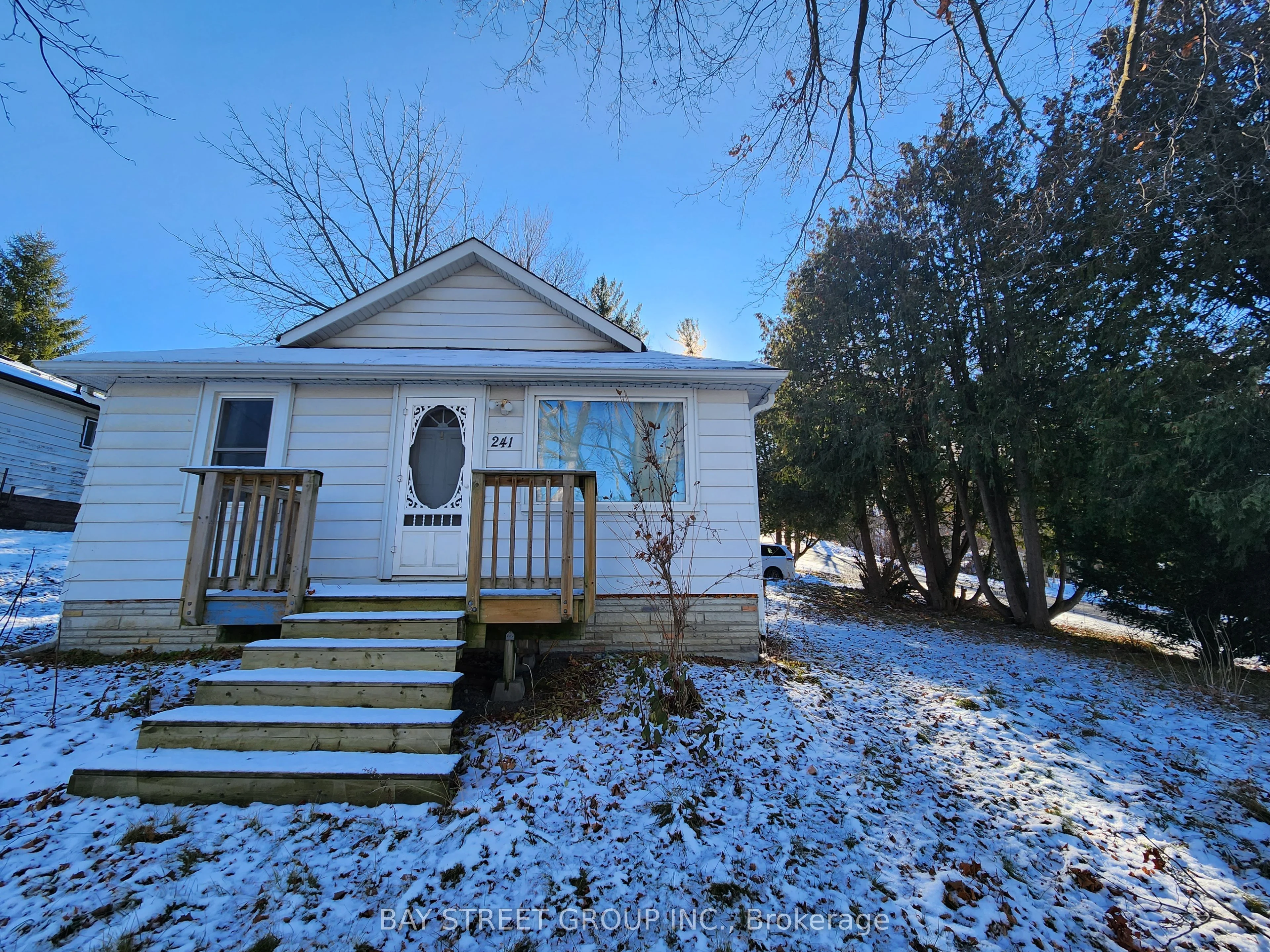241 Glenwoods Avenue, Georgina, ON L4P 2W7